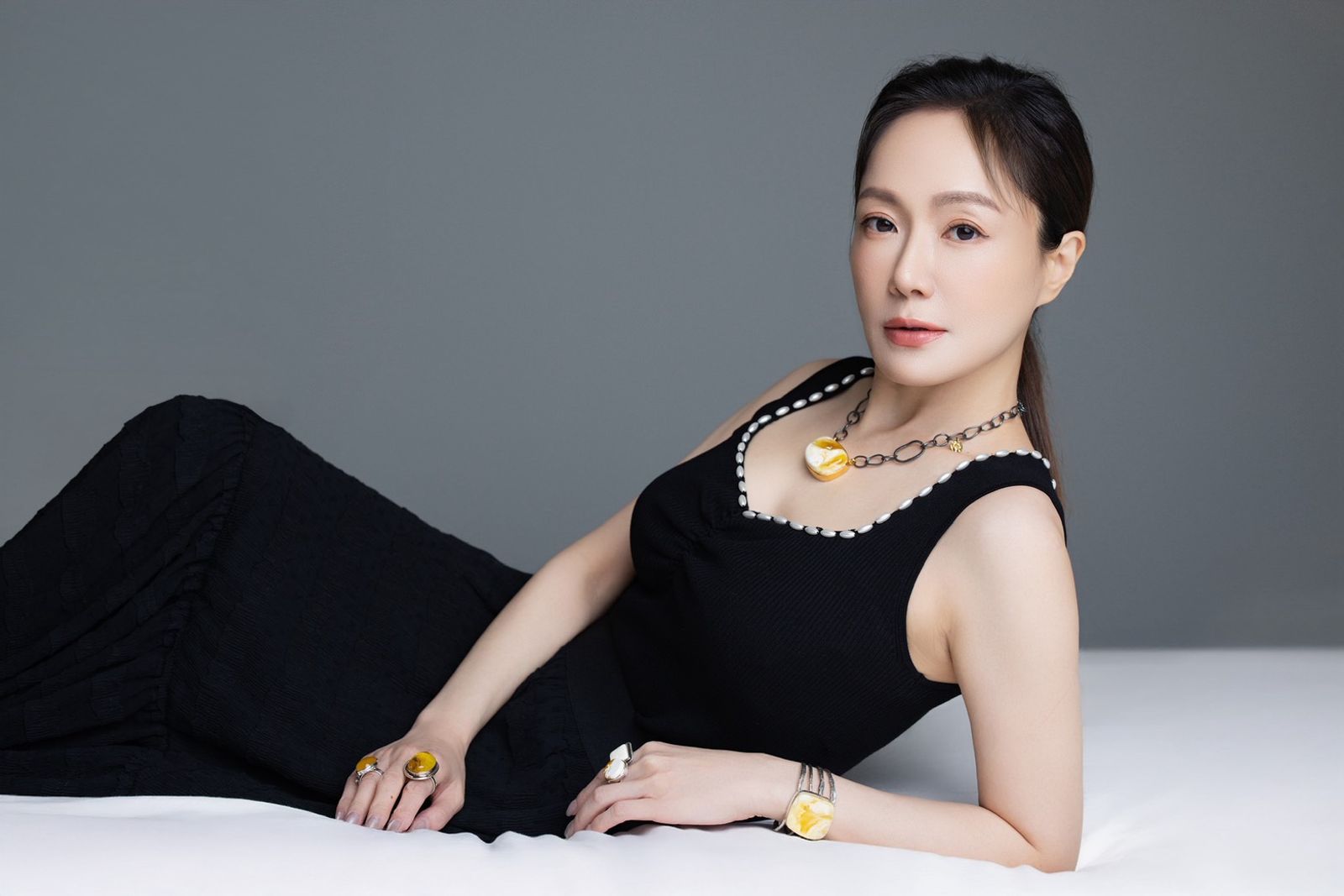 尹馨拍鬼片遇連環墜樓　靠琥珀辟邪轉運