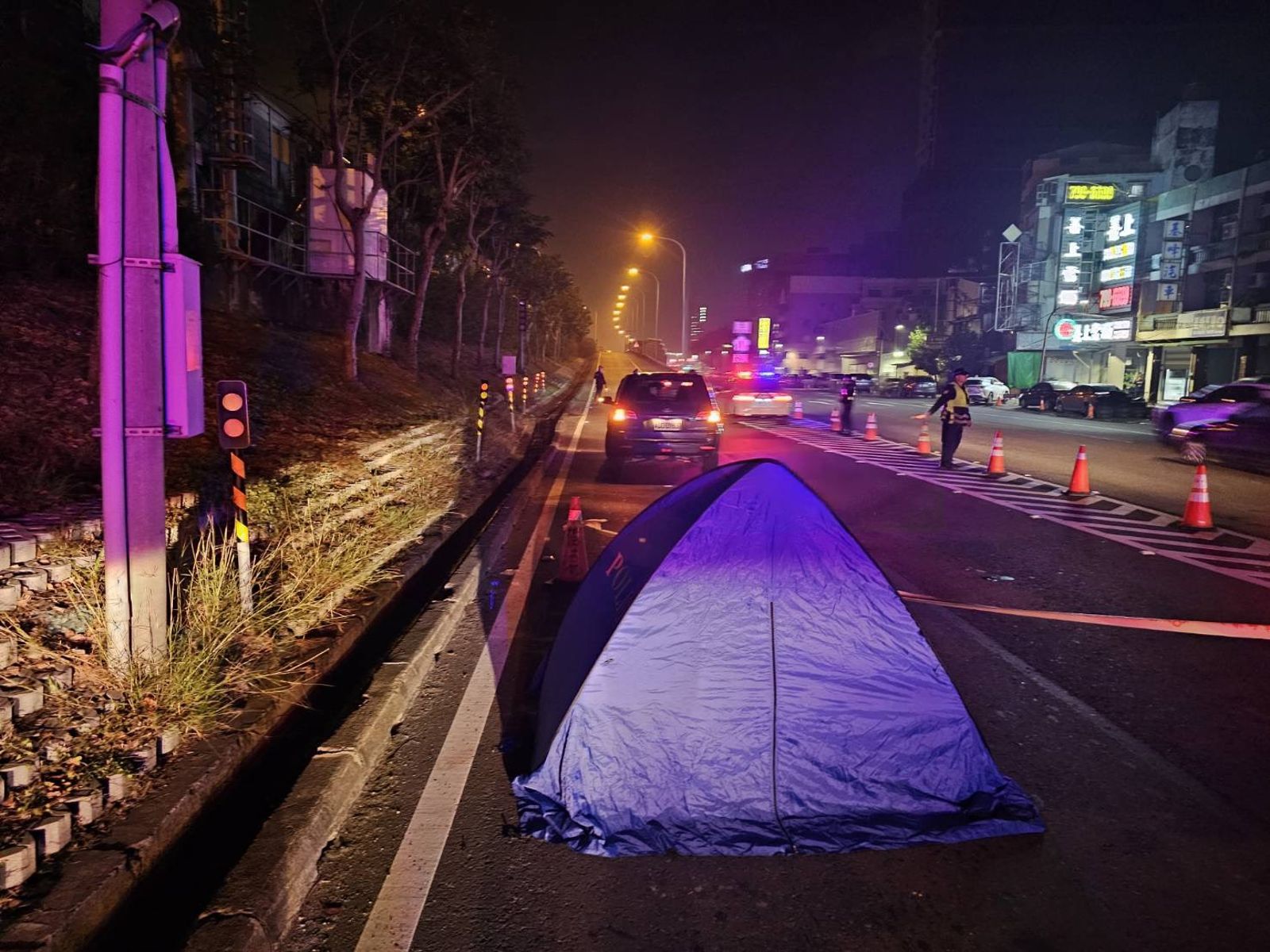 高雄交流道驚悚車禍！獨居男徒步突臥倒閘道口　連遭3車輾過不治