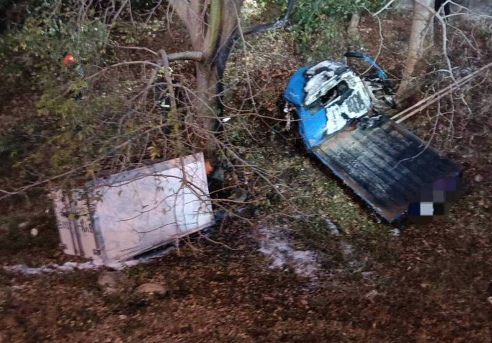 國1豐原段死亡車禍　小貨車下交流道前翻落邊坡　炸成火球釀2死