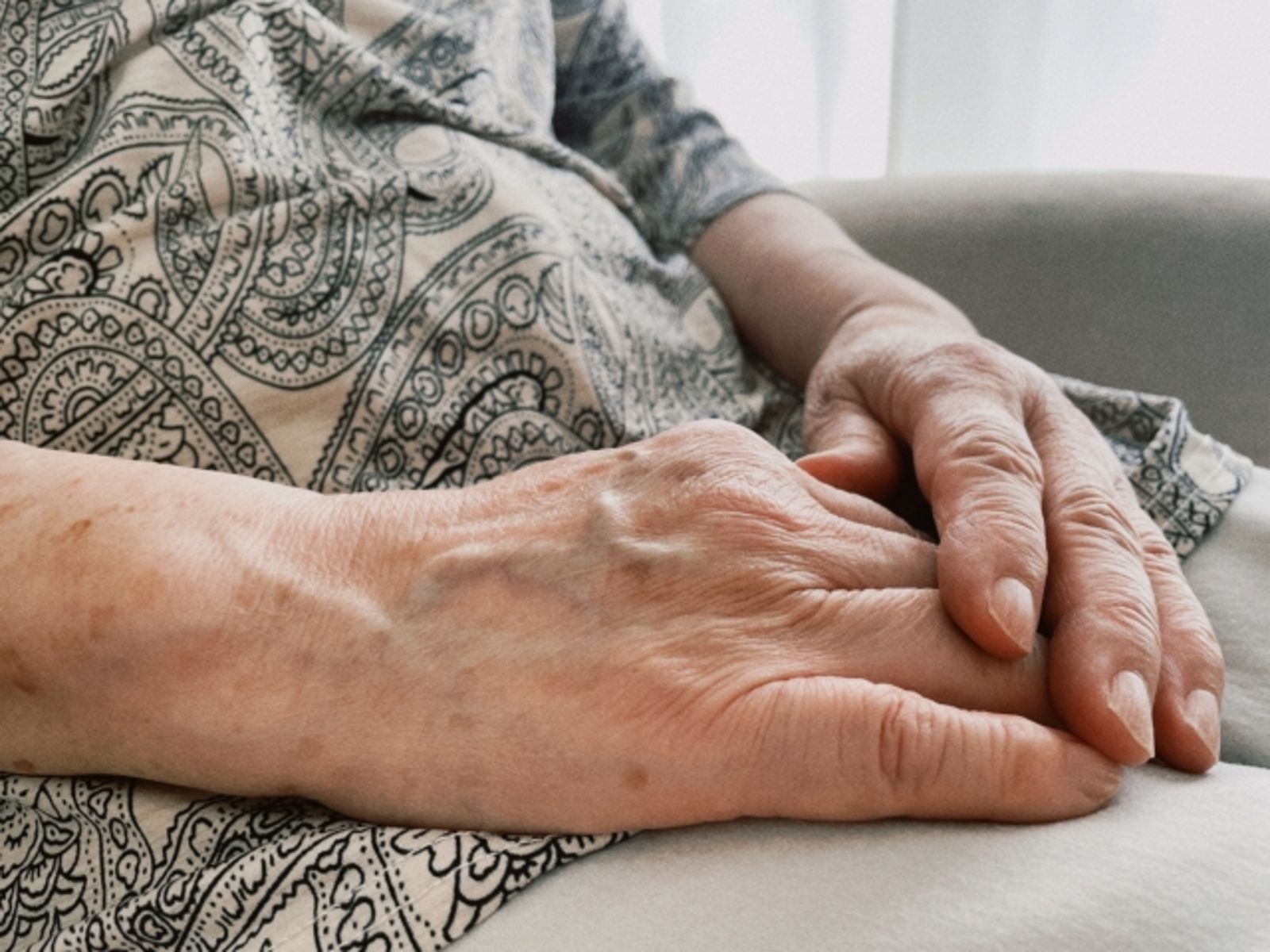 9旬老醫再婚次子岳母！長子不滿遺產全被端走「1招逆襲」
