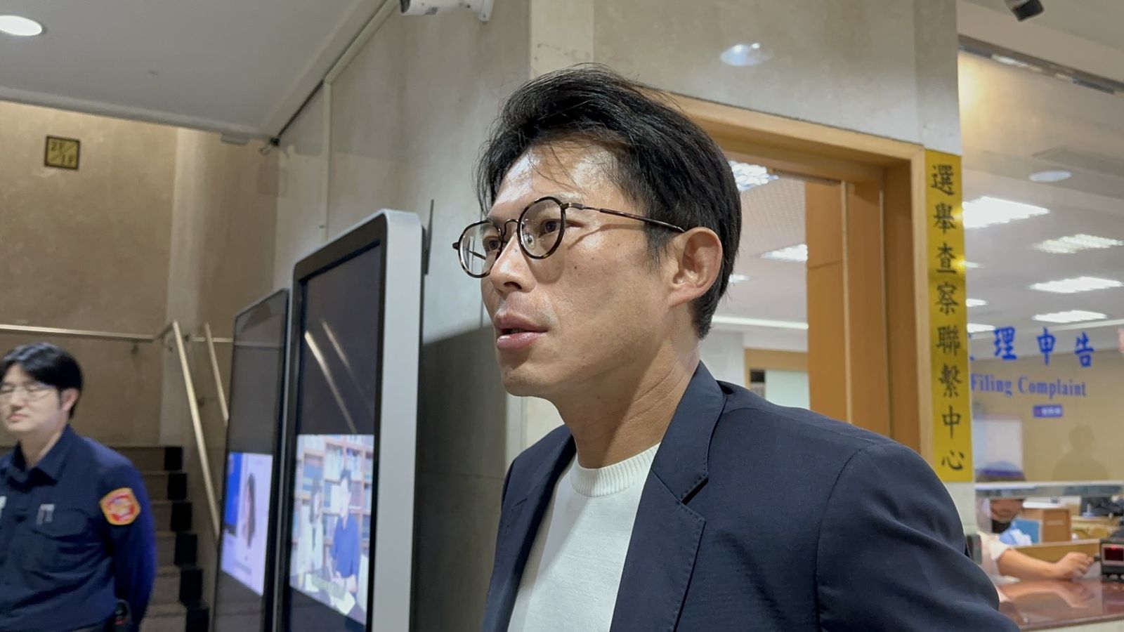 黃國昌因「這件事」再度被約談　一頭烏黑亮髮現身北檢！狠酸總統：回去複習兩公約