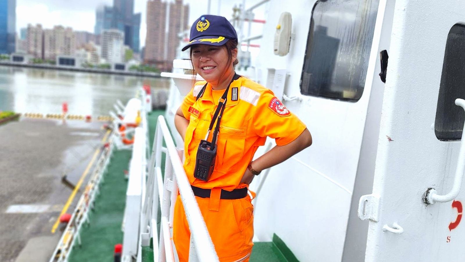 有片／海安12號演習明登場　「海盜船」上笑容超甜女艦長現身