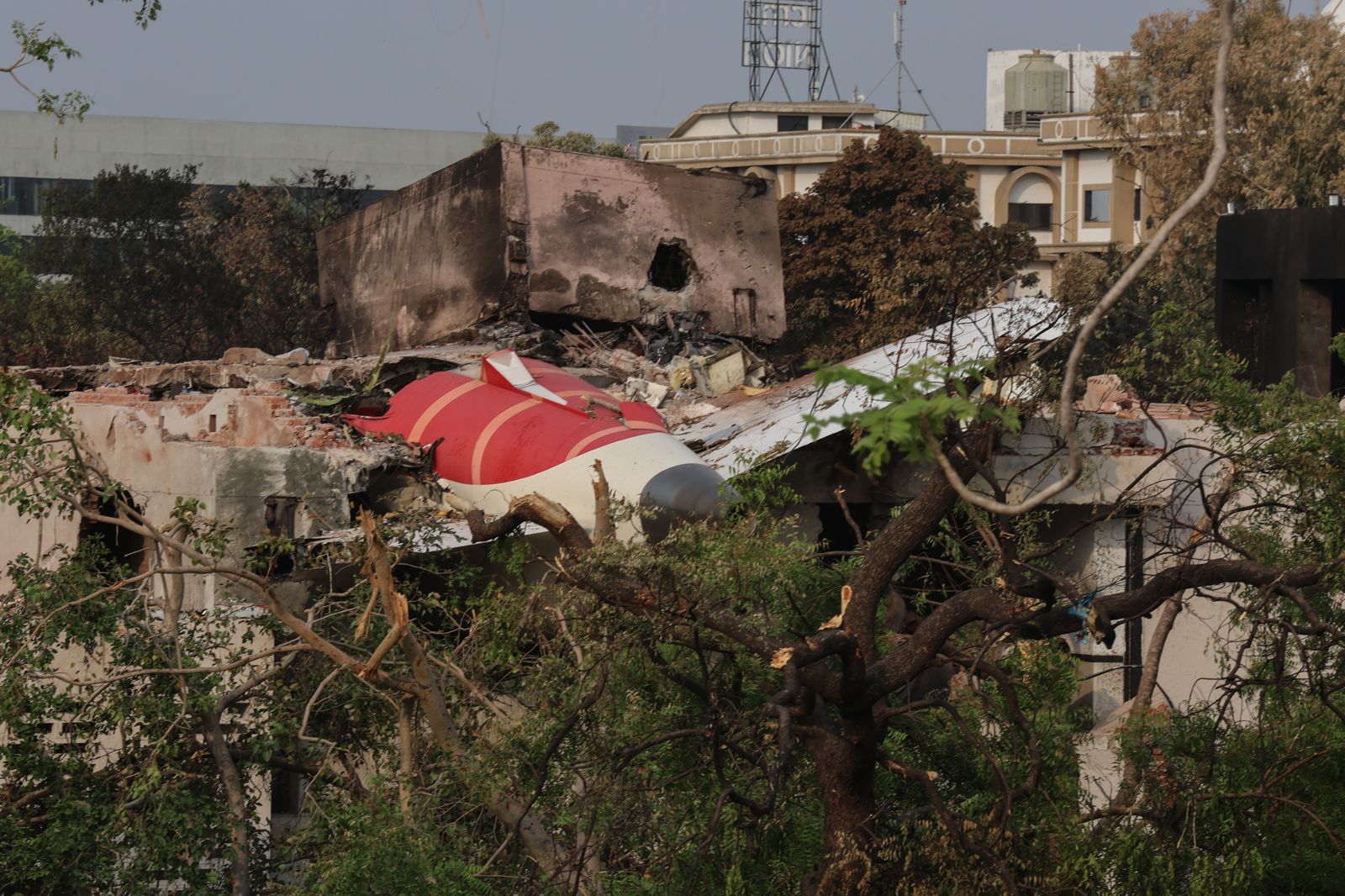 印度航空墜機疑為「機師操作」釀悲劇　初步調查排除維護不當、機械故障可能

