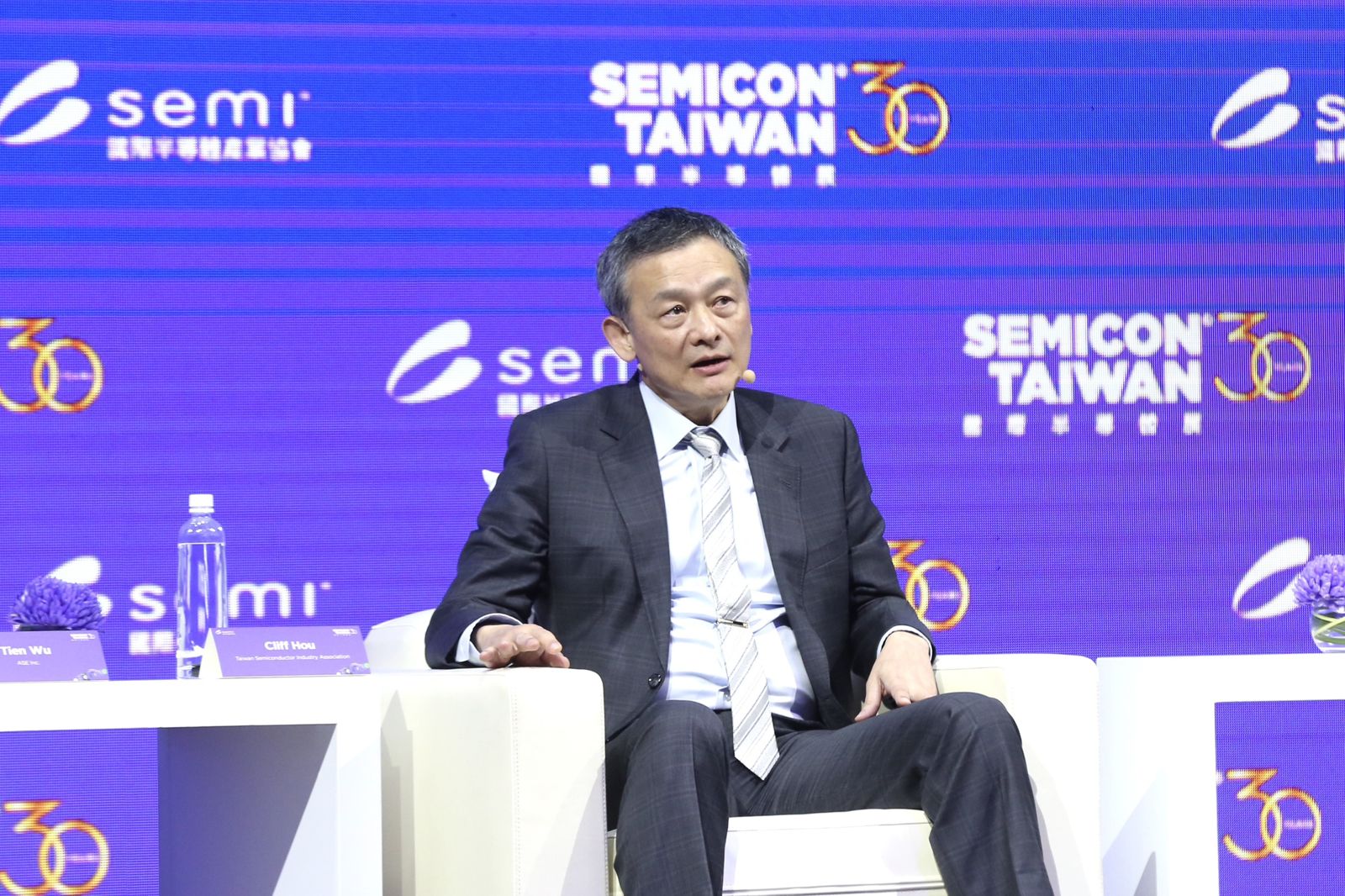 摩爾定律已死？台積電侯永清親揭半導體產業的新生存法則
