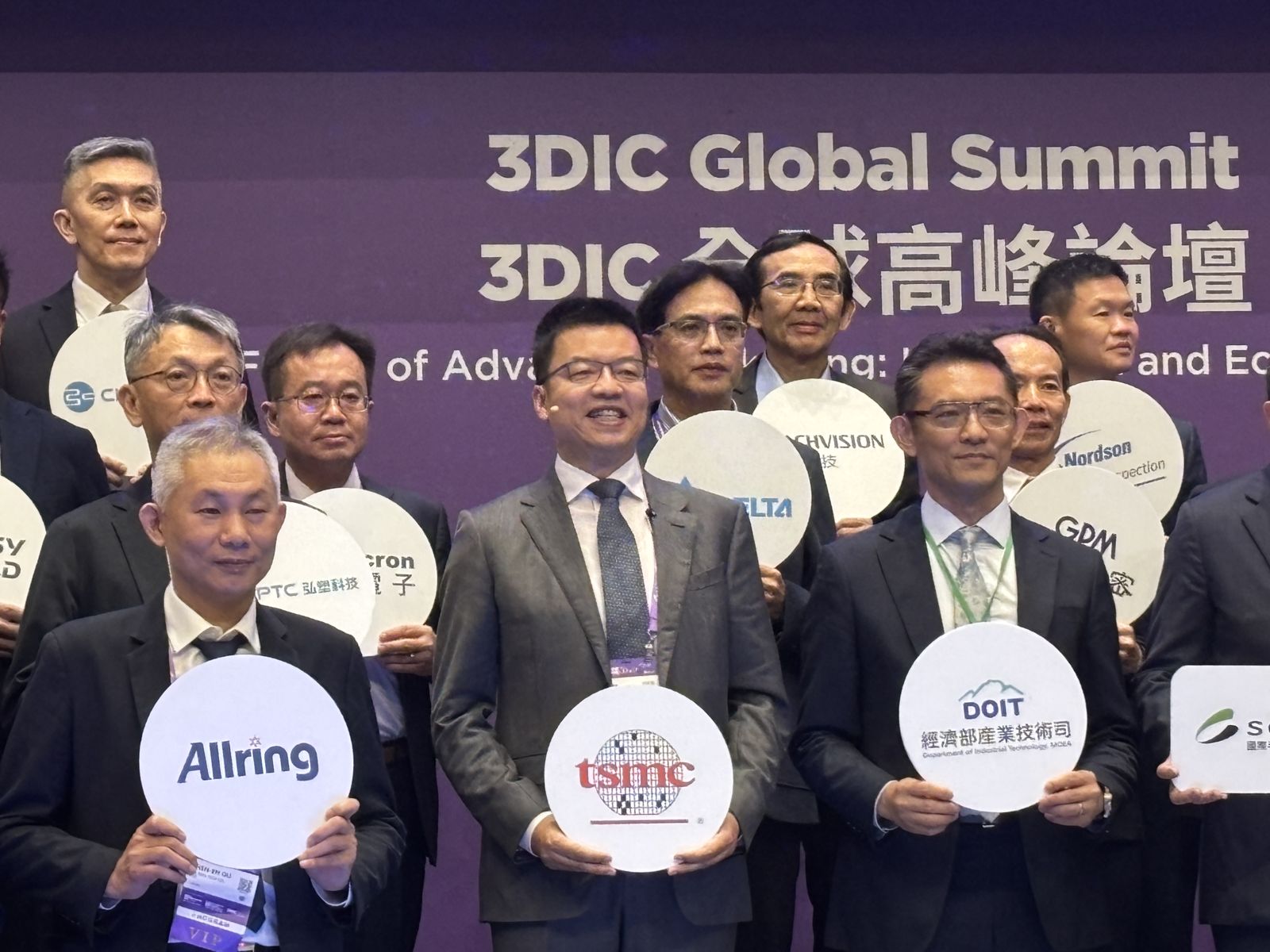 台積電副總何軍真心話：心臟小做不來　光鮮亮麗3D封裝背後壓力有多大？