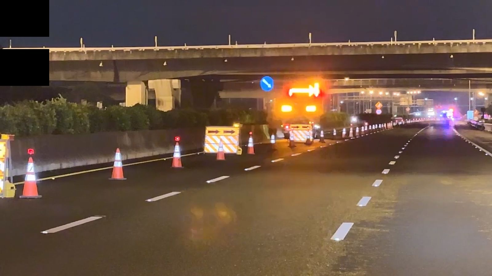 國道一號南下316公里內線車道因施工而縮減,剩兩線車道。讀者提供