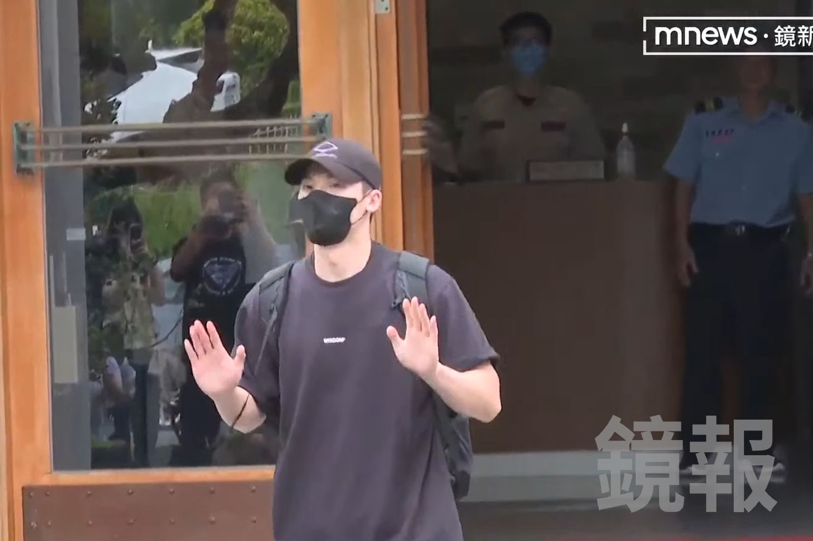 快訊！許光漢退伍、韓粉飛來南投接駕　「國民老公」被寵成「國民金孫」