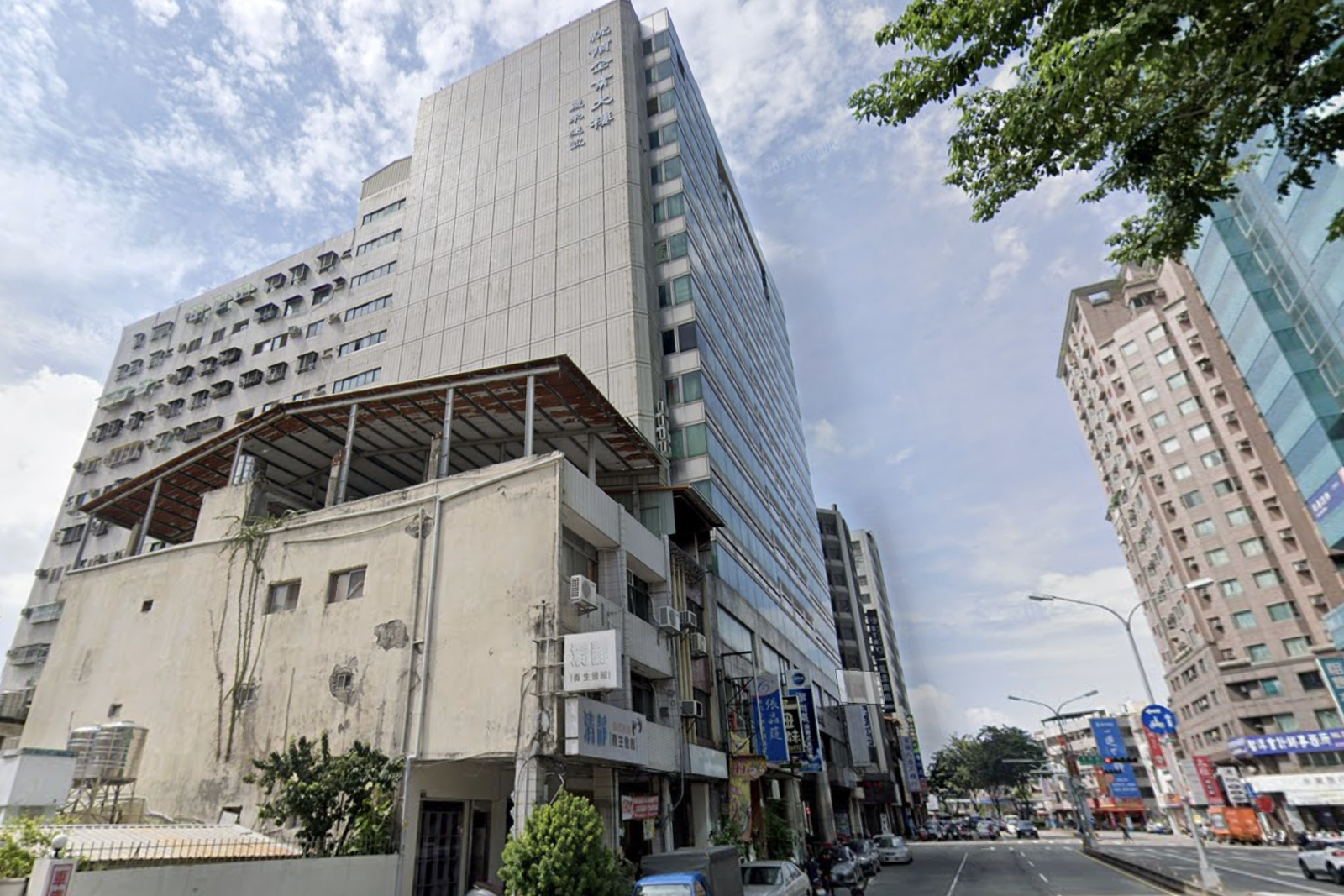 怎麼辦到的？台中商辦高樓外牆寫下「雪糕刺客」　神秘塗鴉客身份掀熱議