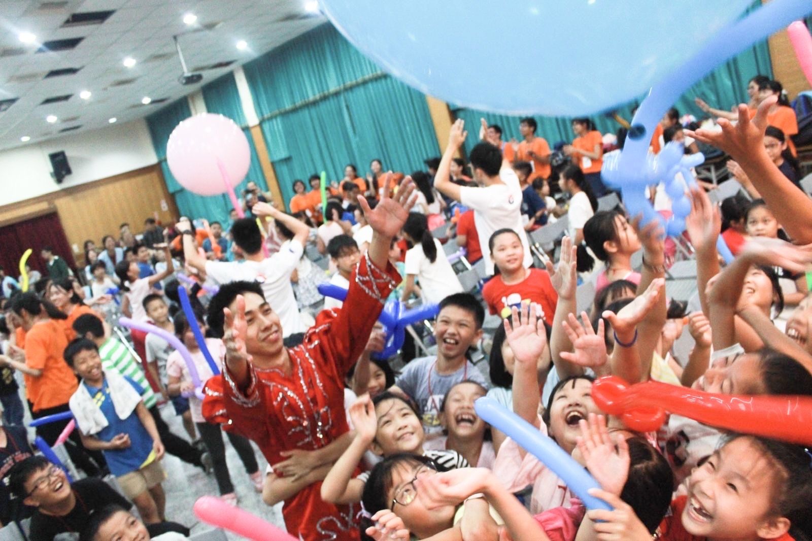 愛人家族連續12年堅持公益行動。忠義基金會提供