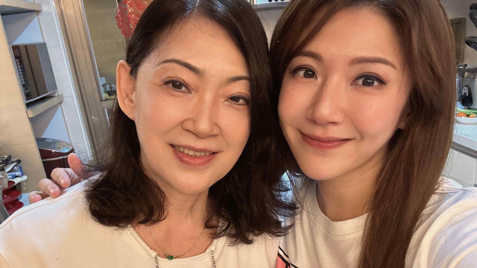 主播鄭亦真黑歷史遭挖！被媽媽爆「一天哭23小時」　只有做這事不掉淚