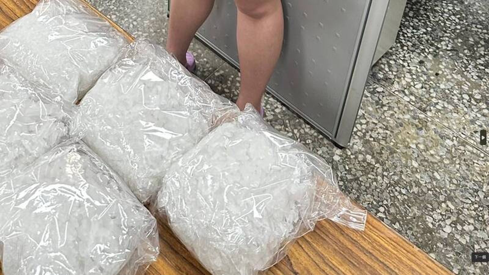 最危險就是最安全?大媽抱5kg安毒站派出所旁等交貨 「鷹眼警」抓人竟喊「警察性騷擾」
