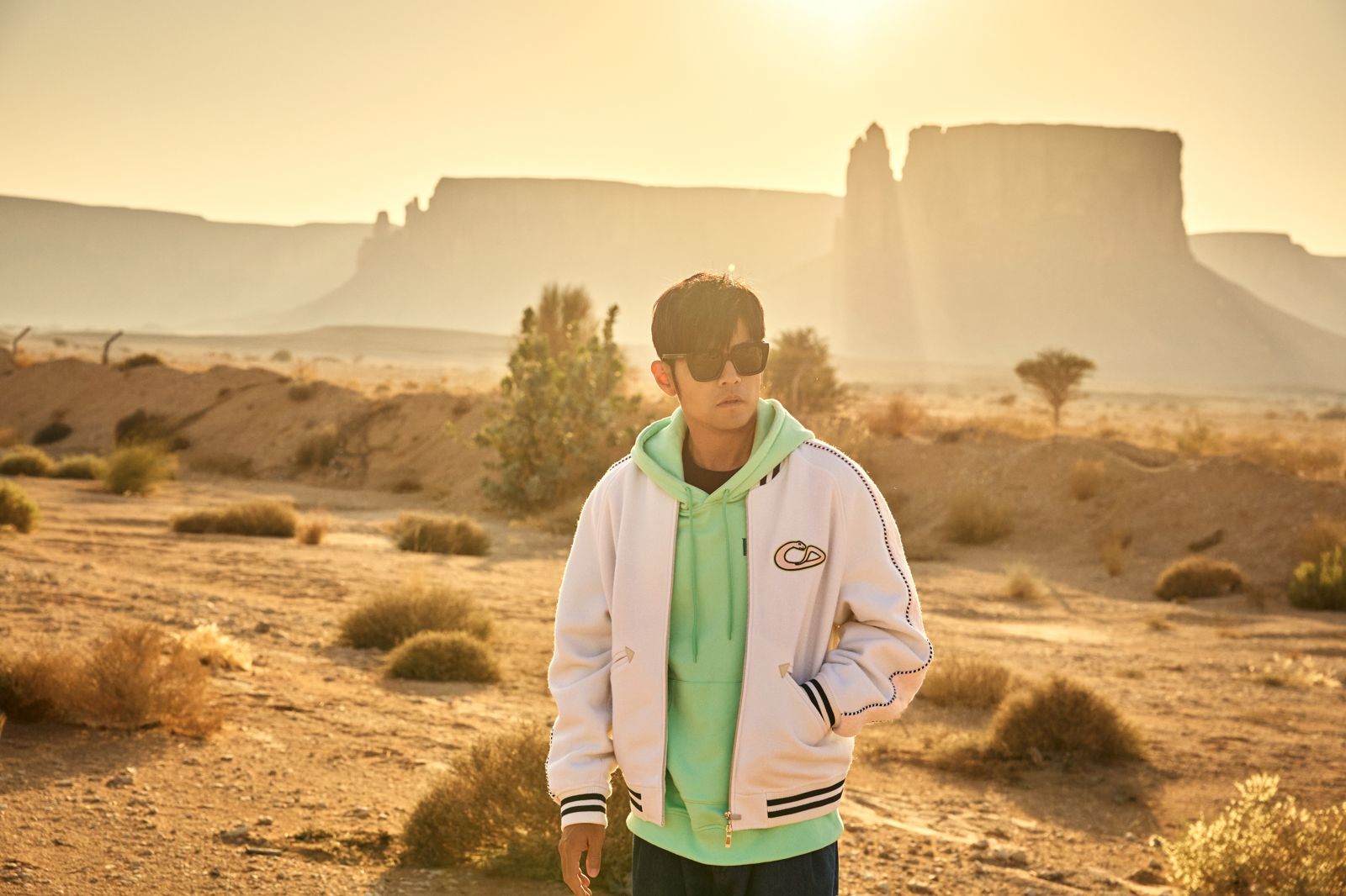 周杰倫現身雅典樂器店即興創作　親口透露25週年新專輯上線時間