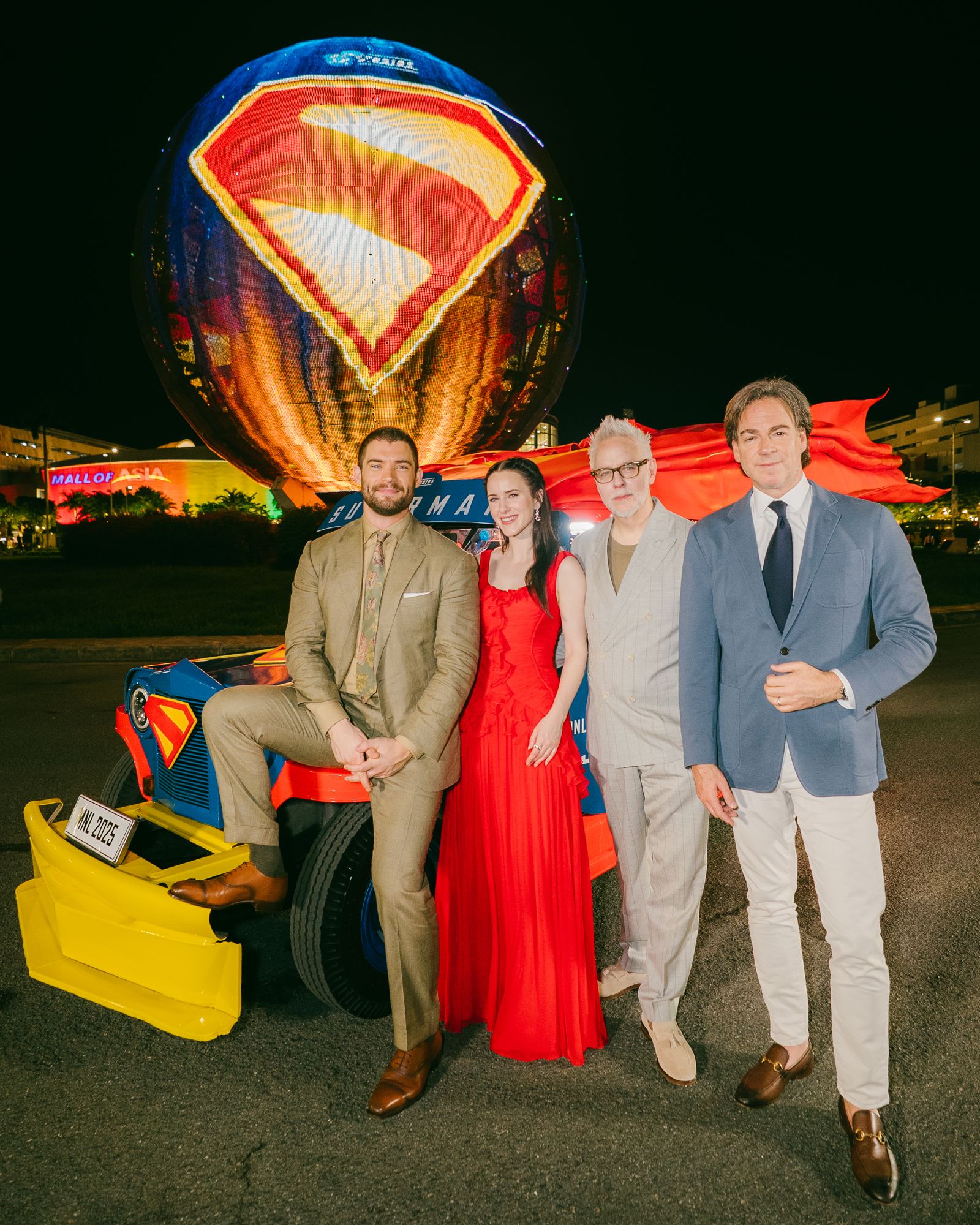 超人》（Superman）導演暨編劇詹姆斯・岡恩（James Gunn）今（20日）與主演大衛・科倫斯韋（David Corenswet）、瑞秋・布羅斯納安（Rachel Brosnahan）在馬尼拉首映會後，接受台灣媒體連線訪問。華納兄弟電影提供