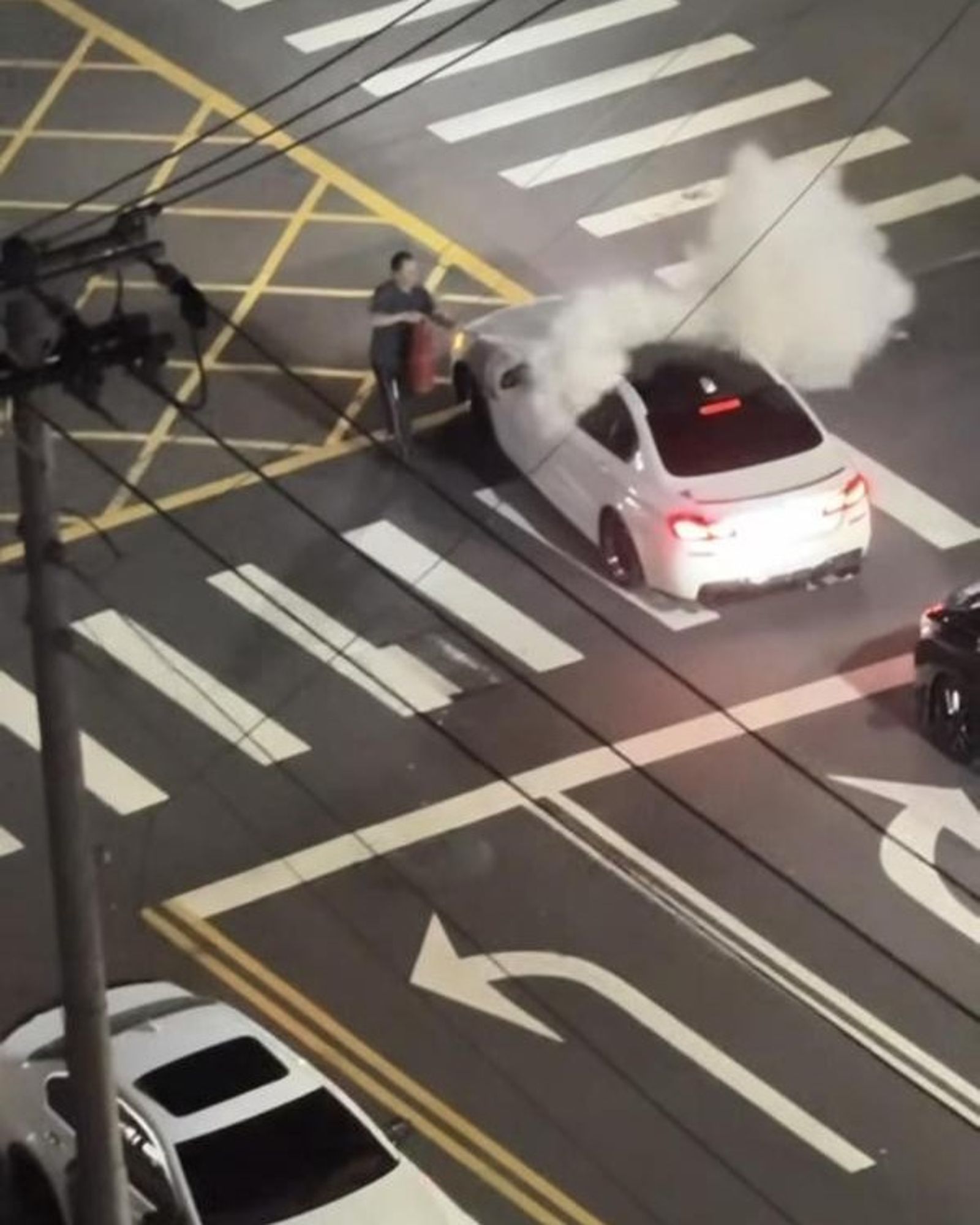 逢甲深夜飆車惡鬥　大叔持滅火器獨佔賓士炸街團遭圍毆　5嫌落網