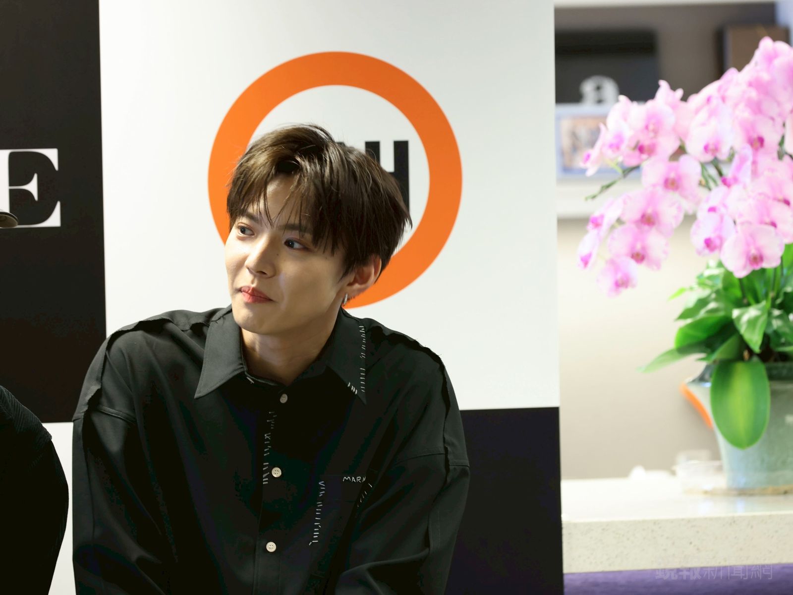 佐藤大樹分享今早在機場看到6年前就一直支持他的粉絲。劉曜勻攝