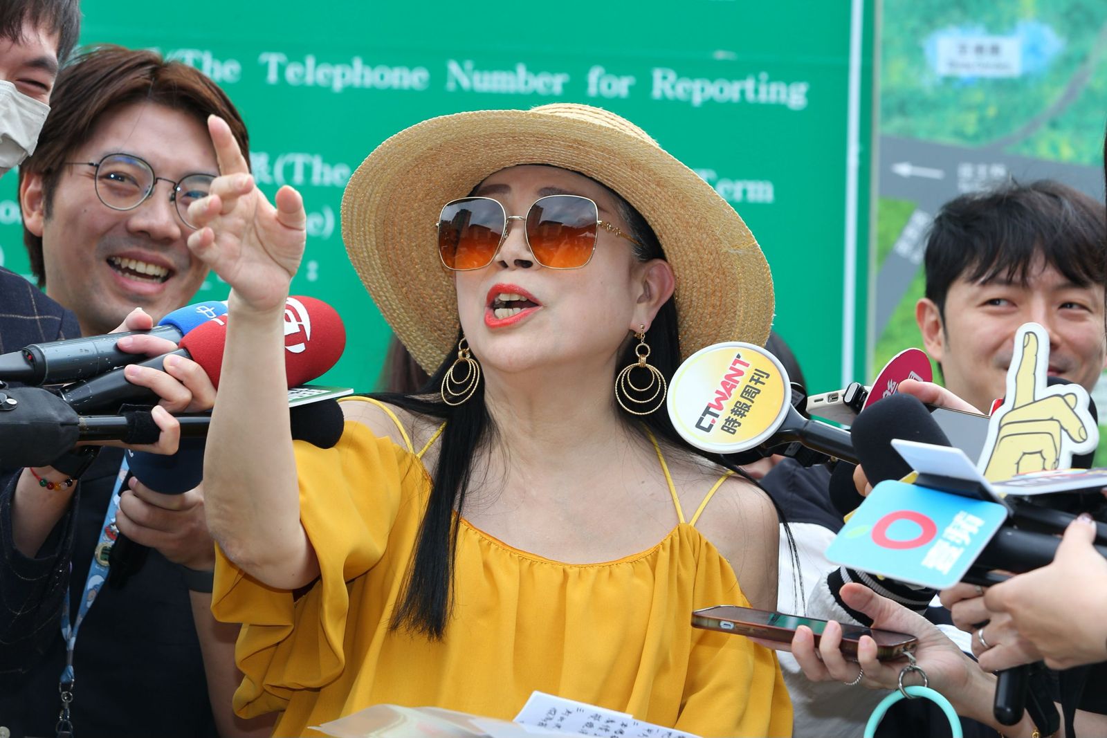 許純美8日親自出面接受媒體訪問。攝影姜永年