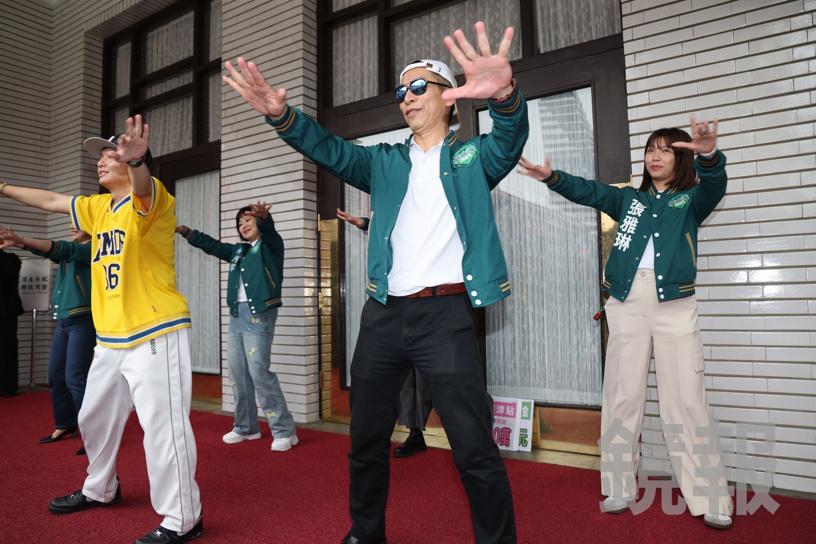 為藍白烏龍修法解套　民進黨團嗨跳「福利舞」籲345億懸空款投注全民