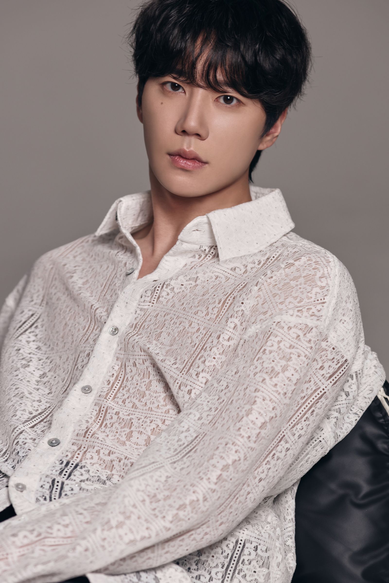 李濬榮近期台灣實境行旅節目《細細山路私密達》的拍攝。SHOWOFFICE提供