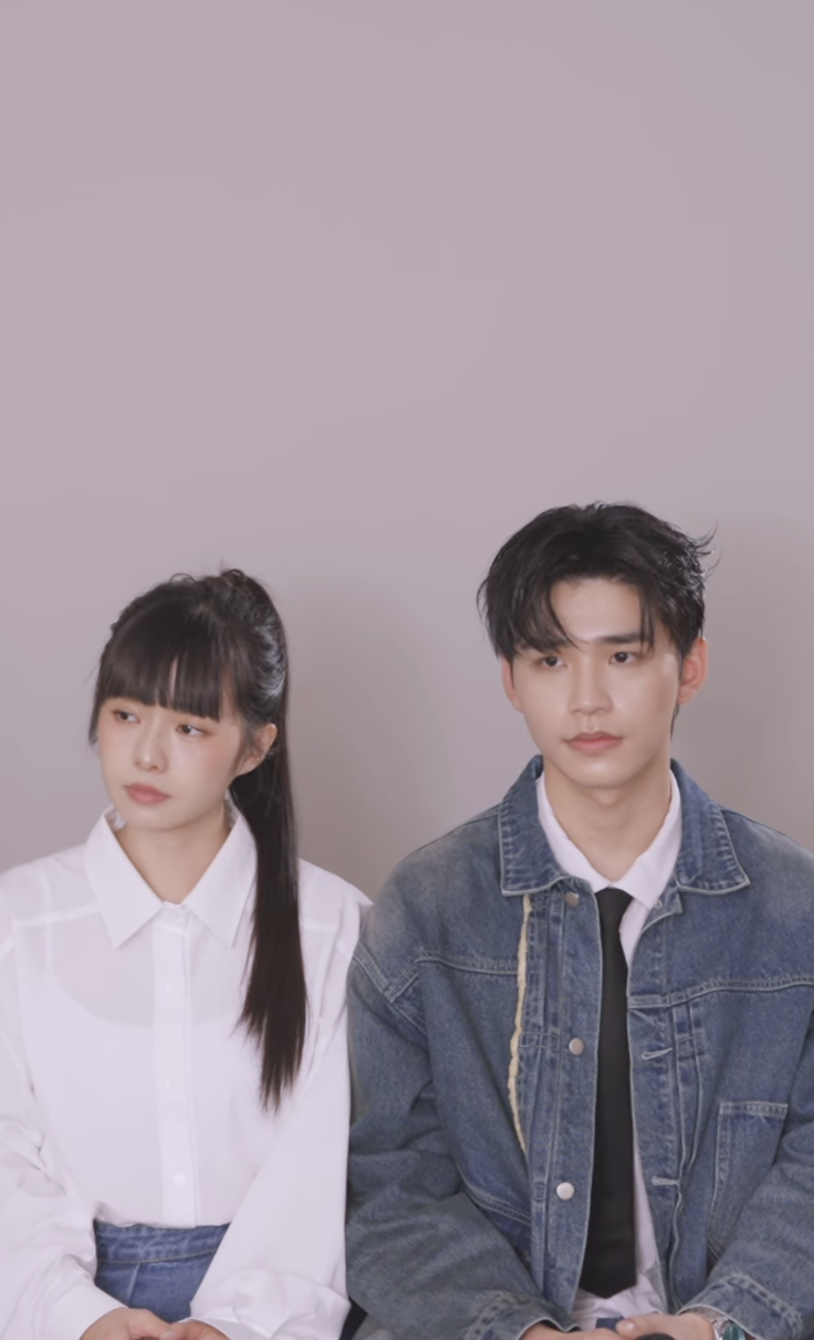 簡廷芮(左)與王品澔白色情人節時合唱情歌。翻攝IG@dewichien