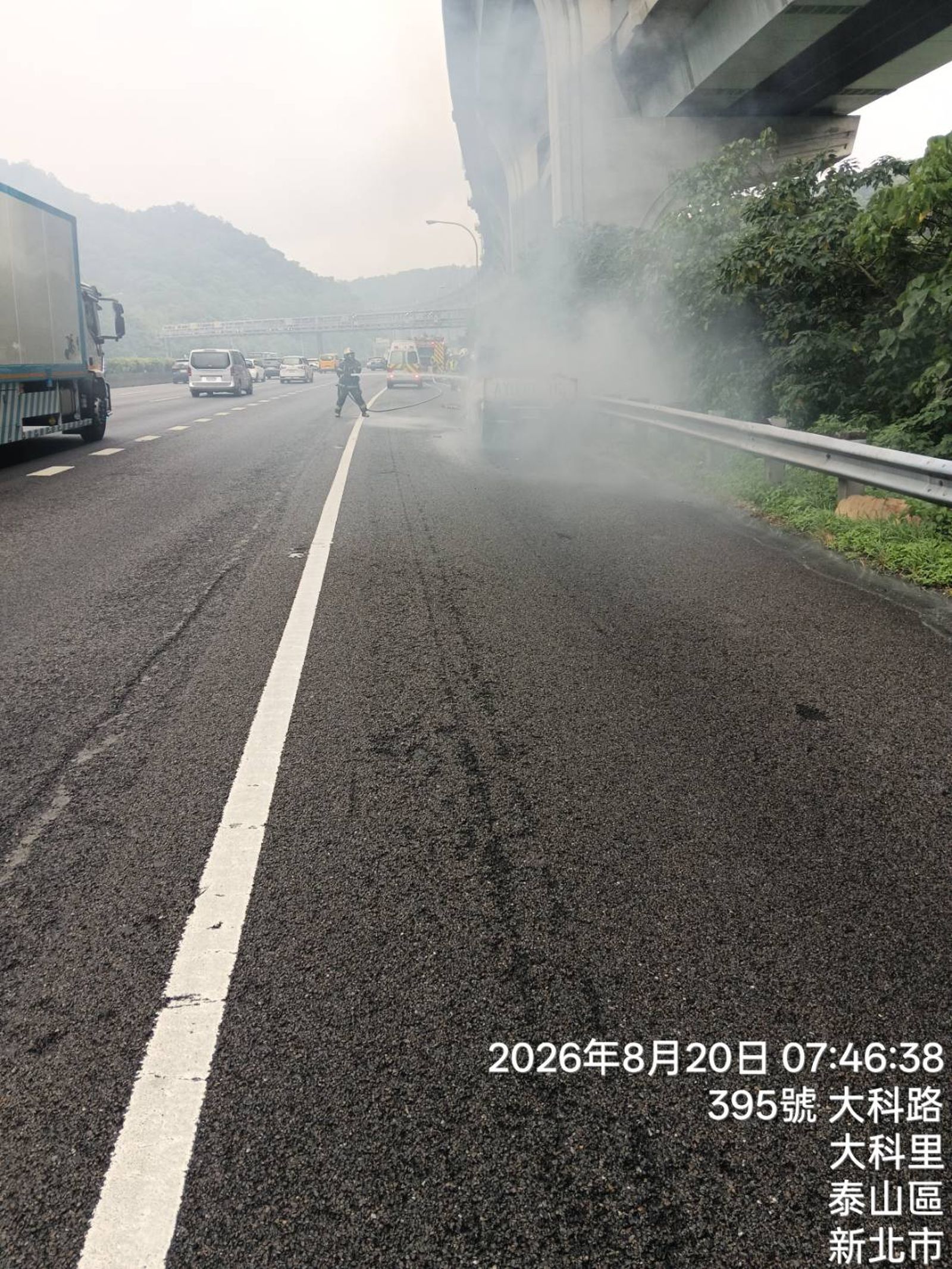 消防隊前往灌救。翻攝畫面
