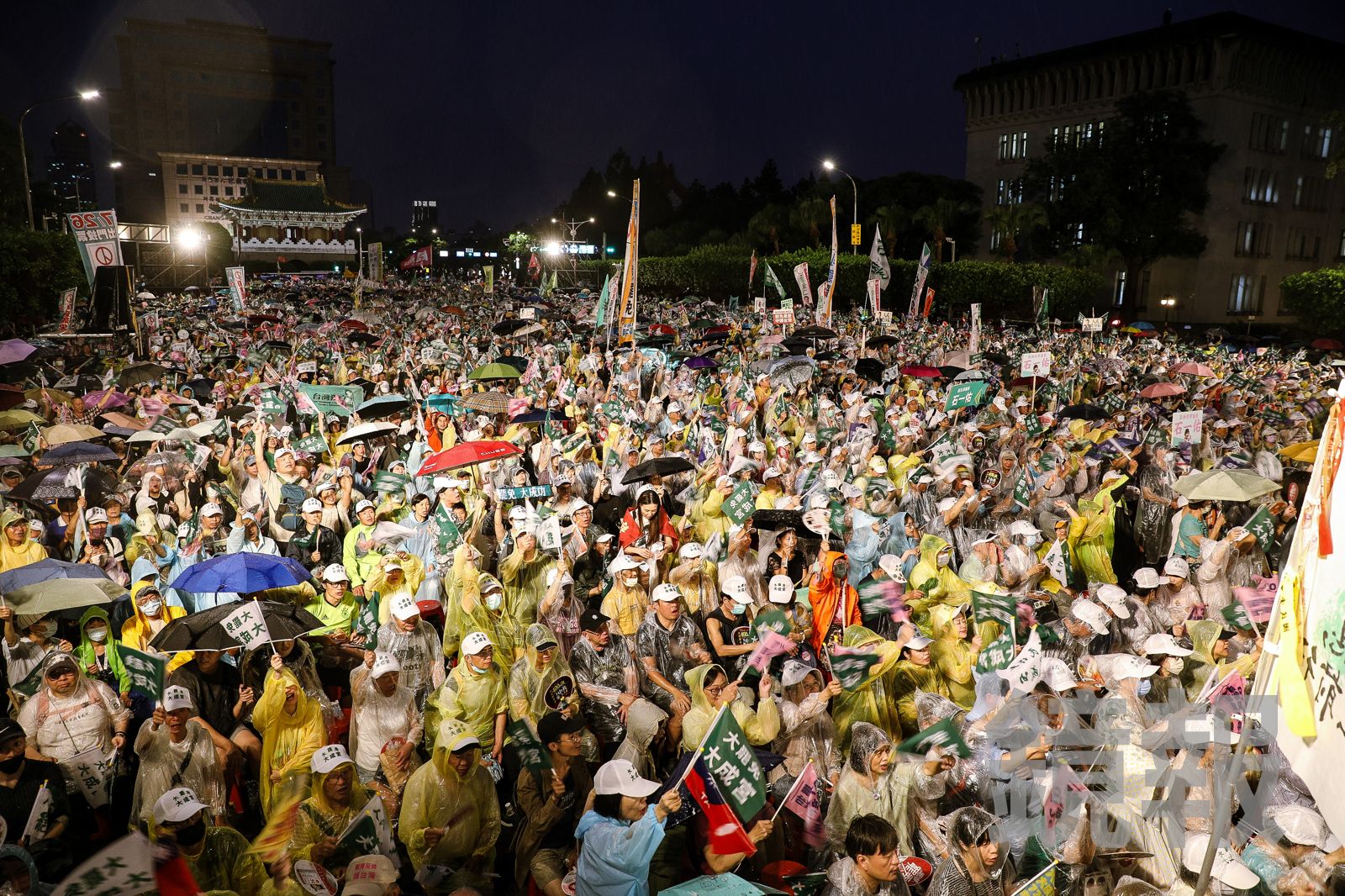 罷團晚會湧入10萬人　沈伯洋：讓台灣人聲音在726響徹雲霄
