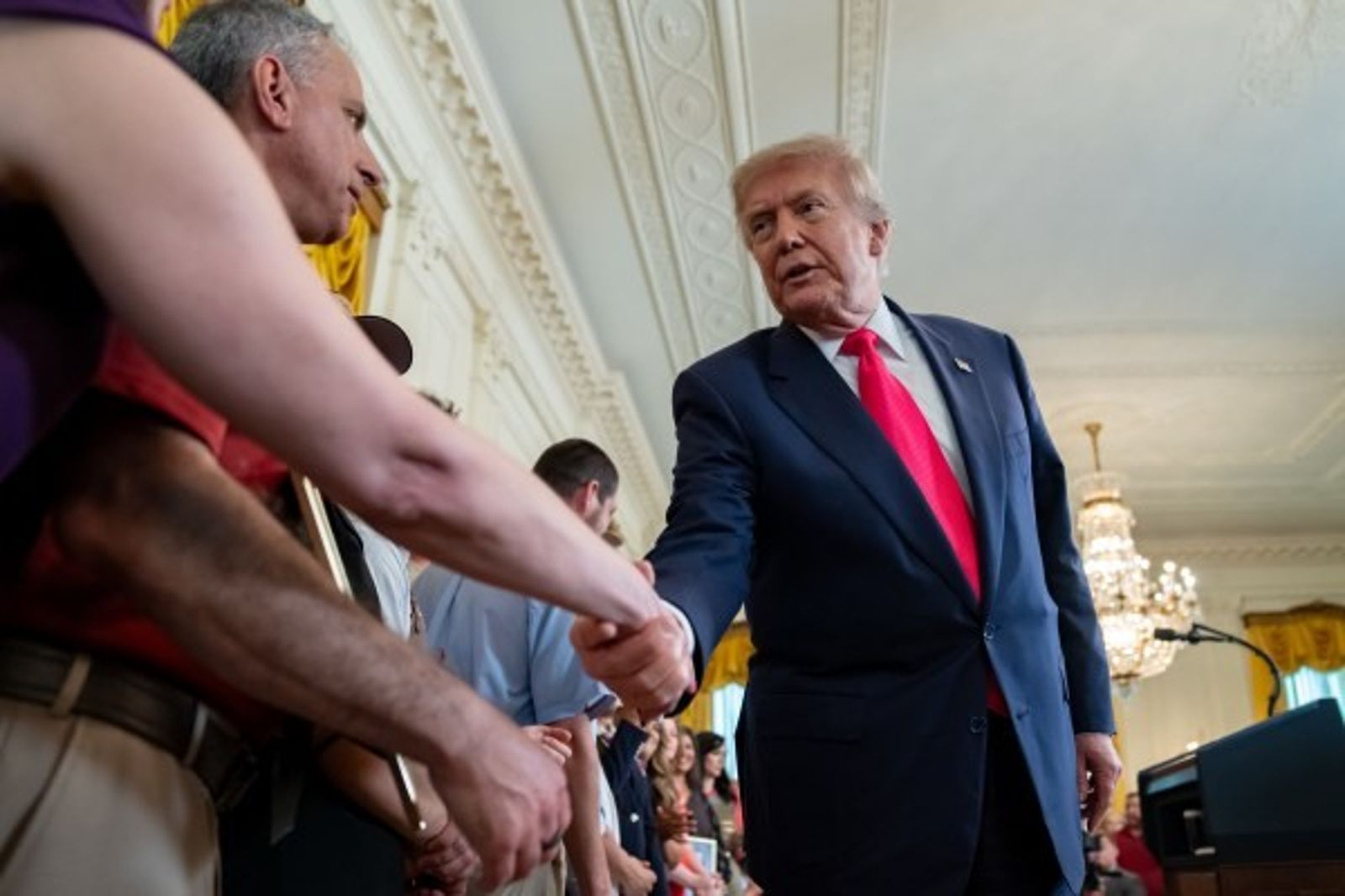 川習關係趨緩　貝森特的對中軟著陸占上風