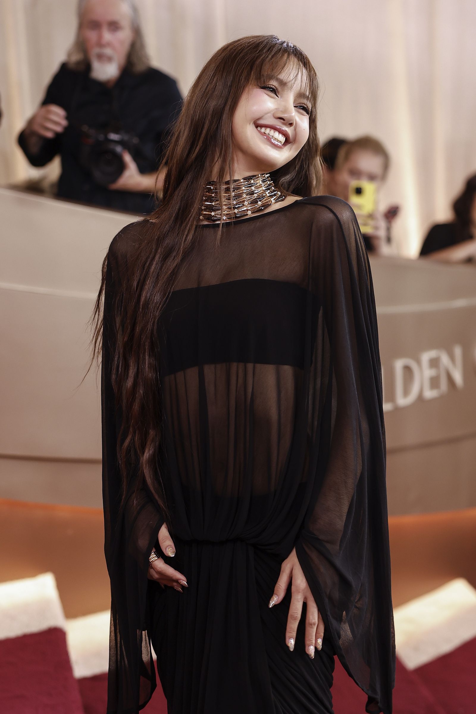 Lisa露出迷人微笑。東方IC