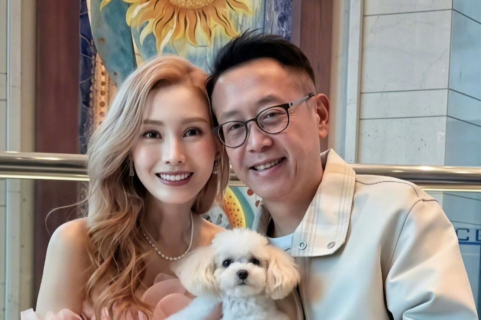 「最美港姐」56歲凍齡太驚人!49萬名牌包淪配角 李嘉欣貼臉富商老公放閃