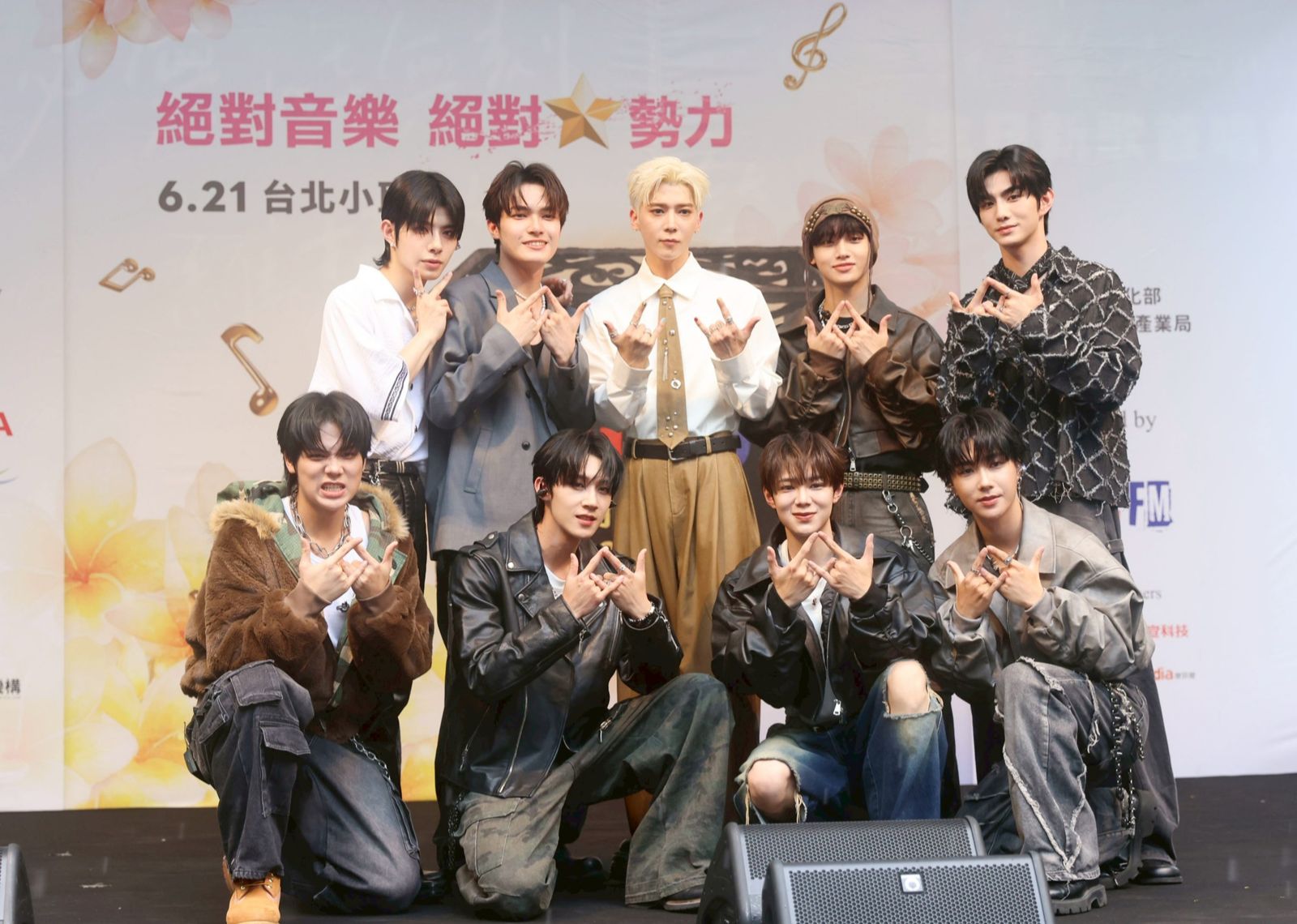 畢書盡與男團ARKis於17日出席hito流行音樂獎頒獎典禮搶票會。劉耀勻攝