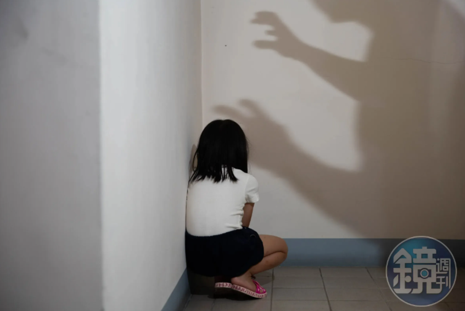 「想當妳前世情人」狼師載小五女上山含耳摸屁股　瞎辯：只是在測試她