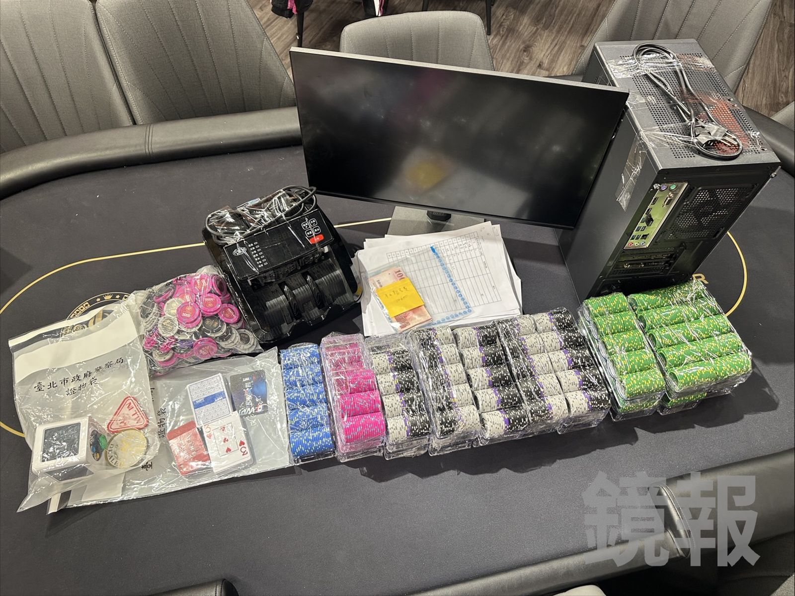 警方查扣賭資及賭具等證物。翻攝畫面