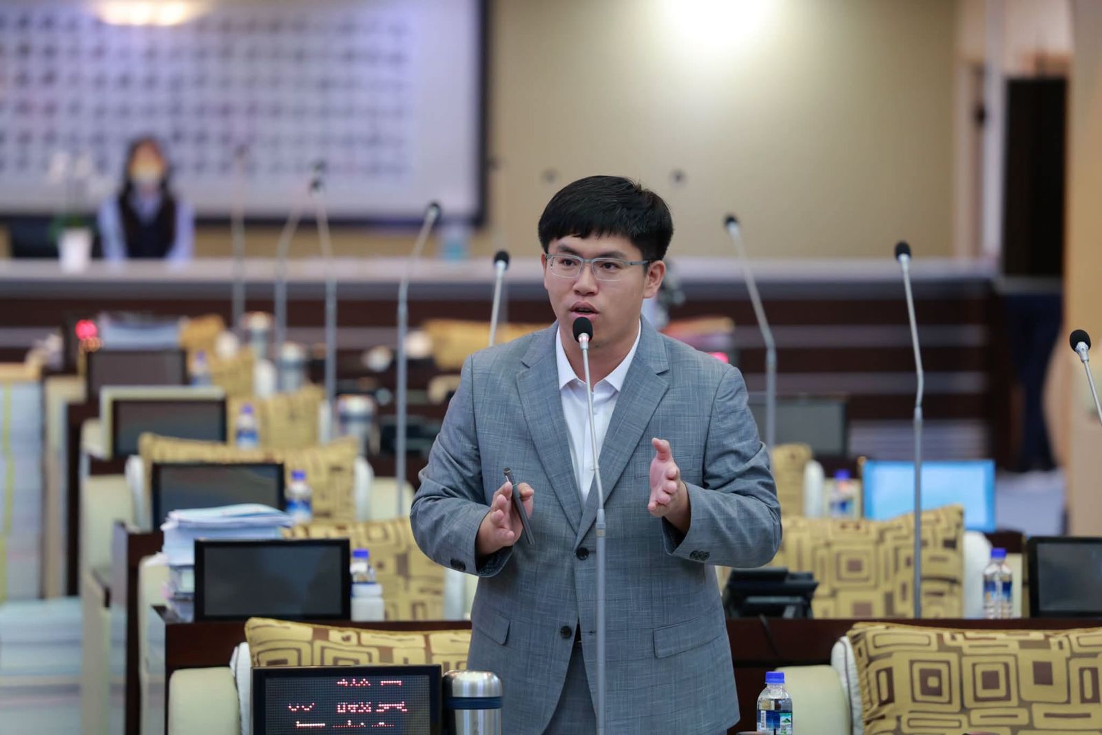 台南市議員周嘉韋遭爆曾一腳踏三船。圖/翻攝自FB/周嘉韋律師