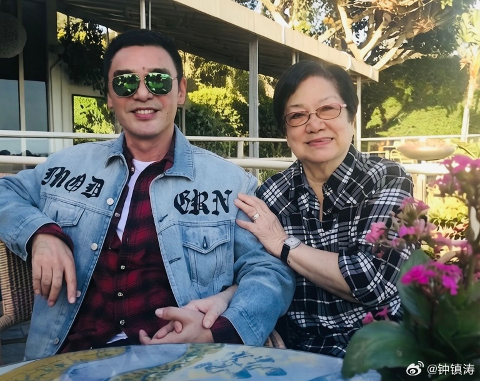 母親101歲高壽離世外界喊笑喪 鍾鎮濤「難強顏歡笑」揭不停工背後原因