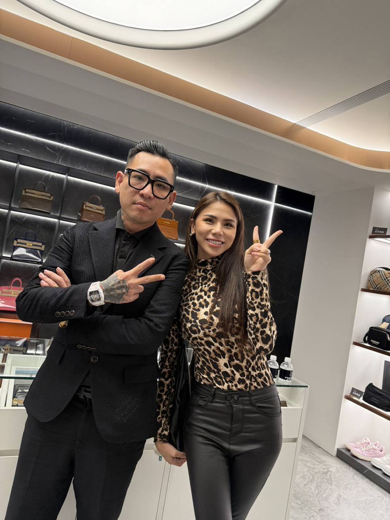 好友蕾拉也到現場為蹦闆祝賀。民視提供