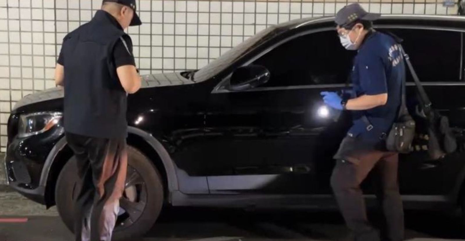台中北屯區發生男子戴口罩伏擊前女友,持美工刀追擊對方現任男友濺血事件。讀者提供