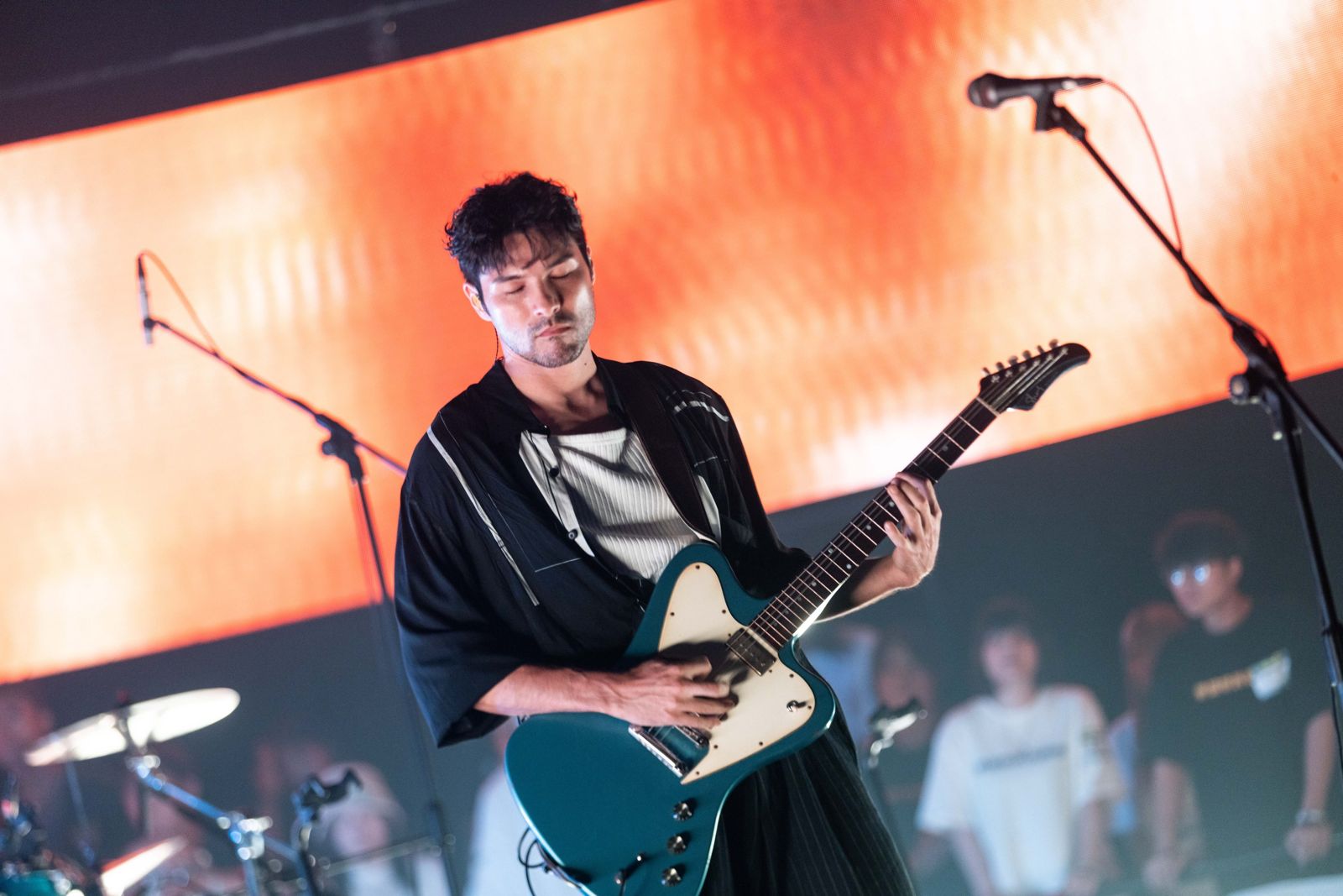 樂團「帶月琴」西班牙機場被地勤攔下 現場「開音樂會」逆轉危機