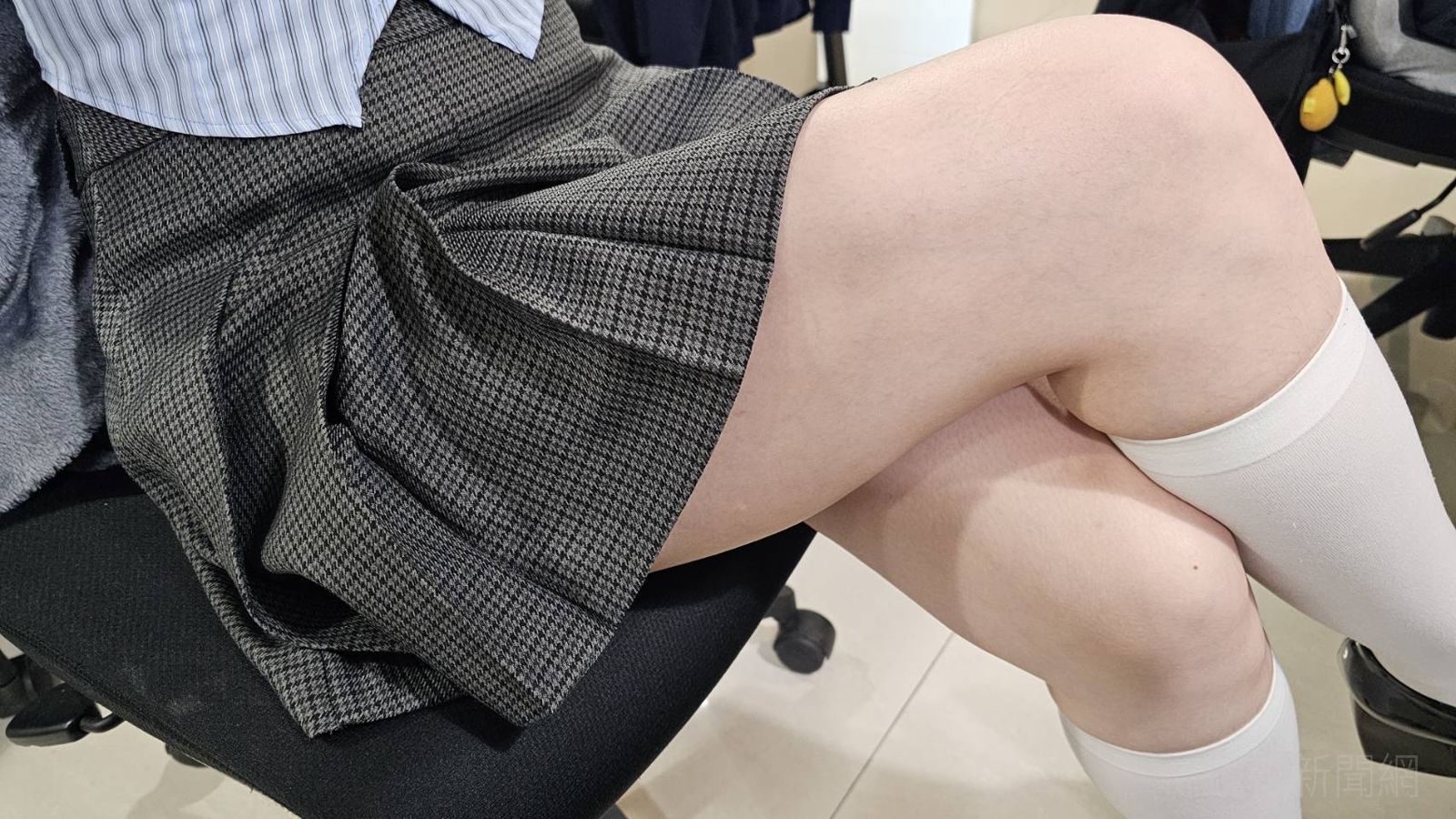 噁爛教授性騷擾!偷摸大腿、緊抱狂聞:「妳好香」 女大生嚇壞