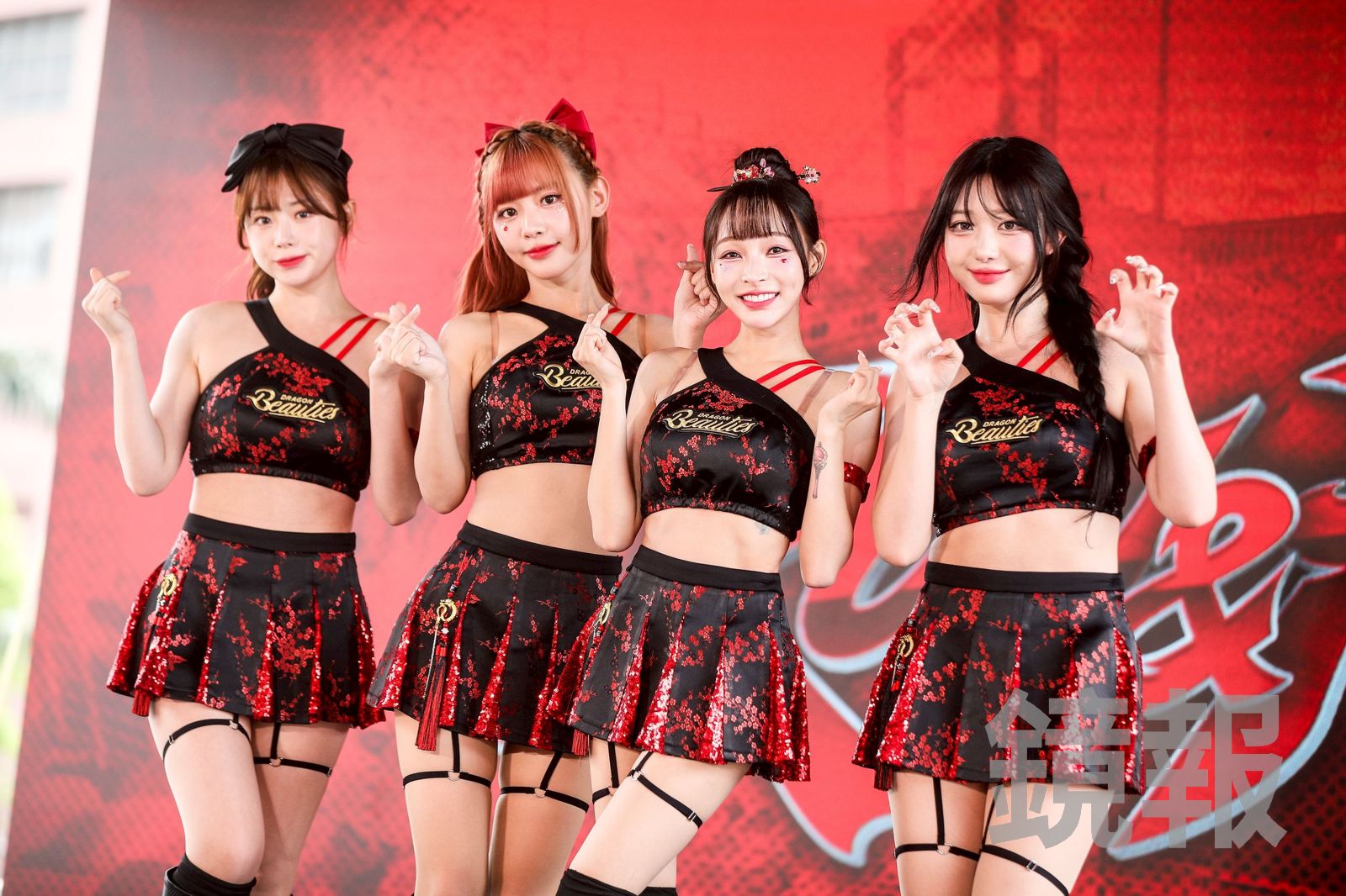 李多慧親手操刀設計！小龍女全新旗袍制服超辣　亮片裙裝＋腿環超吸睛