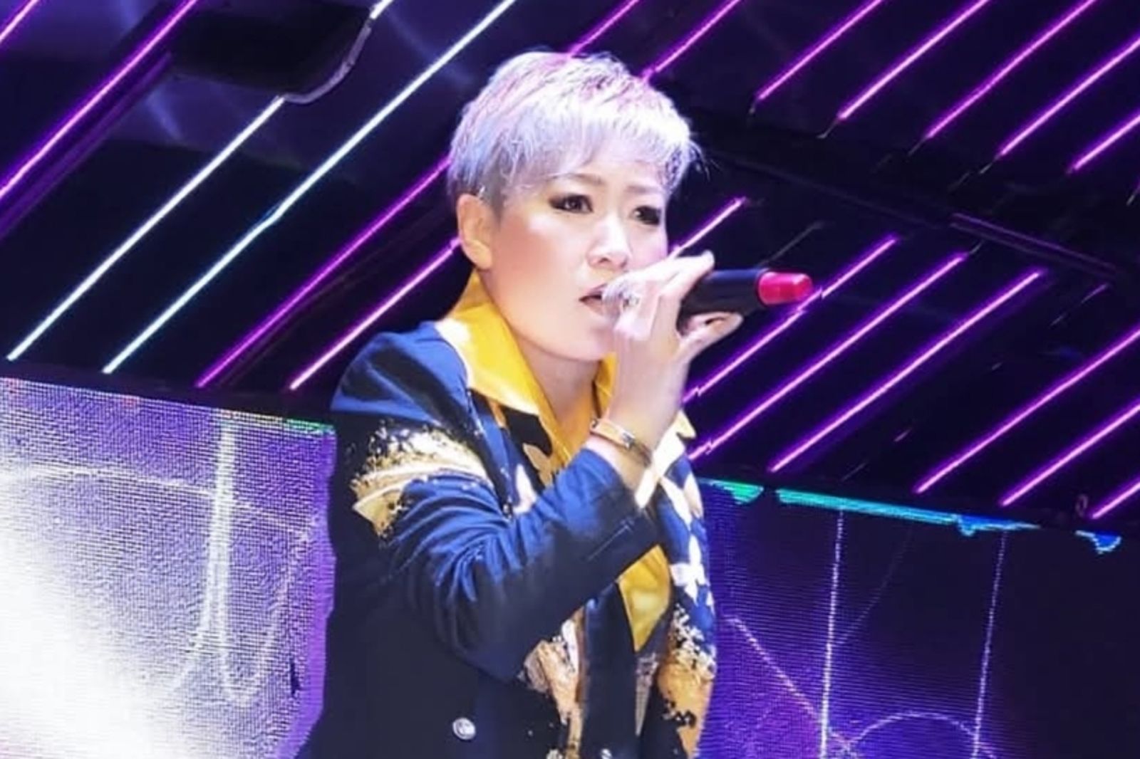 49歲「小黃小琥」驚傳離世！唱完跨年昏迷2個月　好友悲慟證實死訊