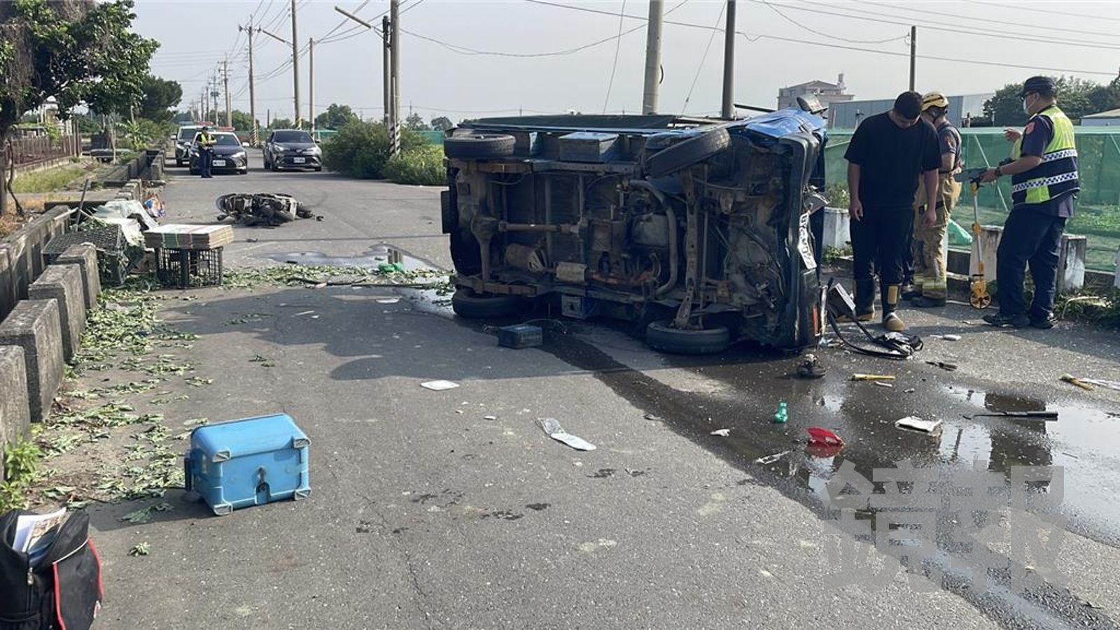 慟!雲林母三貼載2國中生兒上學慘遭載菜貨車撞飛 母慘死、2子摔落水溝重傷