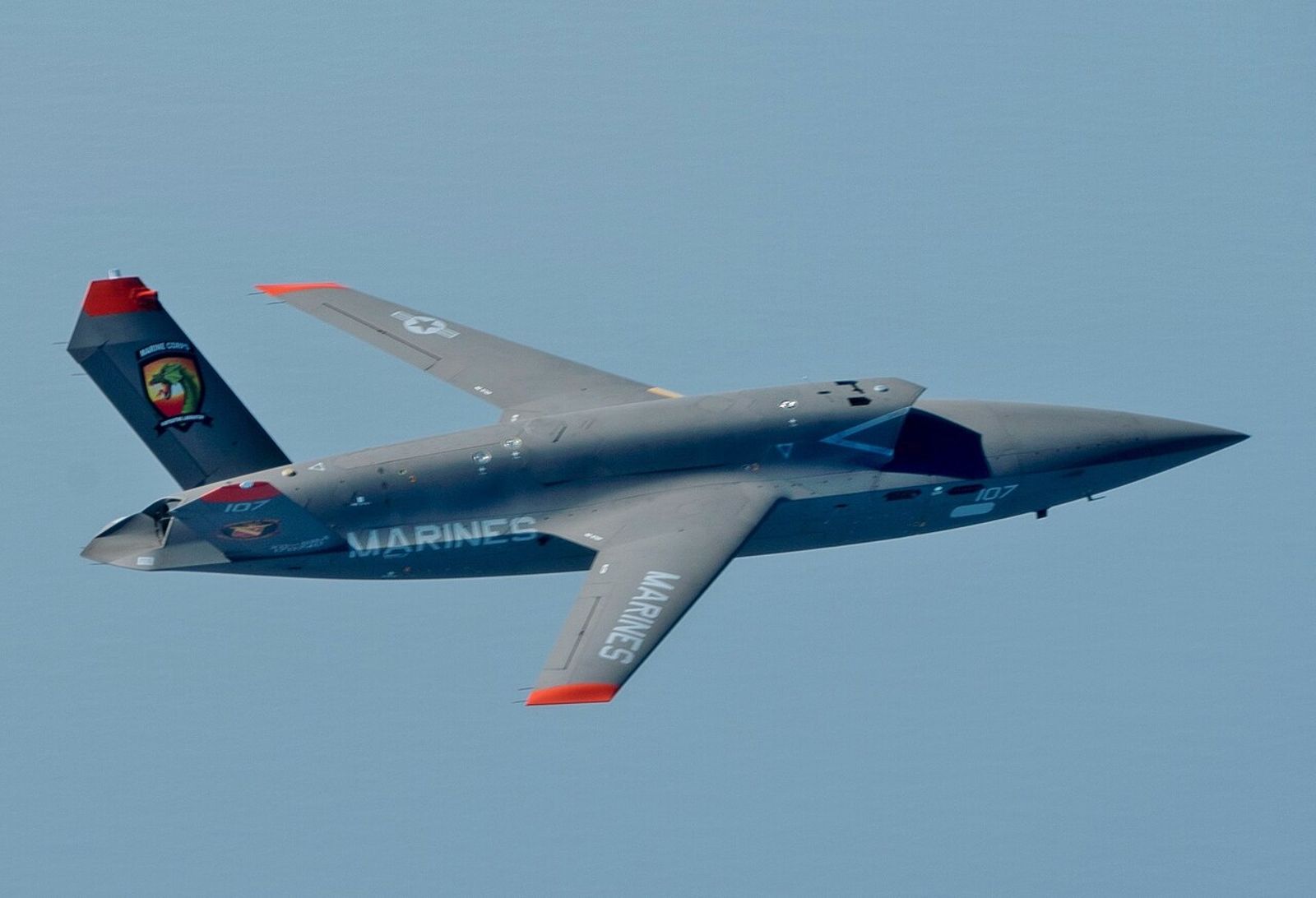 XQ-58女武神(Valkyrie)無人機可以大幅增加傳統載人戰機的戰力,並減少飛行員執行危險任務的風險。維基百科