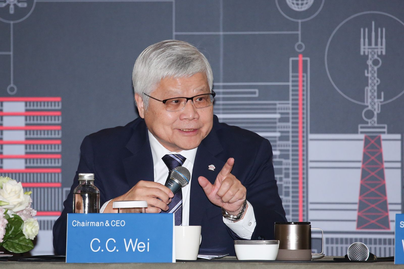 AI會不會泡沫？魏哲家幽默回：我也很緊張　但CSP大廠的需求是真的、AI也是