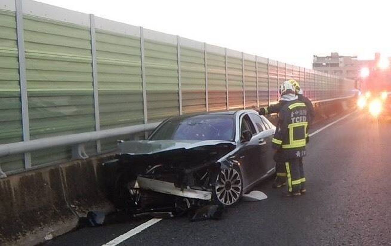 台中千萬車禍!28歲鴨王租邁巴赫載正妹 清晨爛醉上路 IG剛問「行嗎」就出事