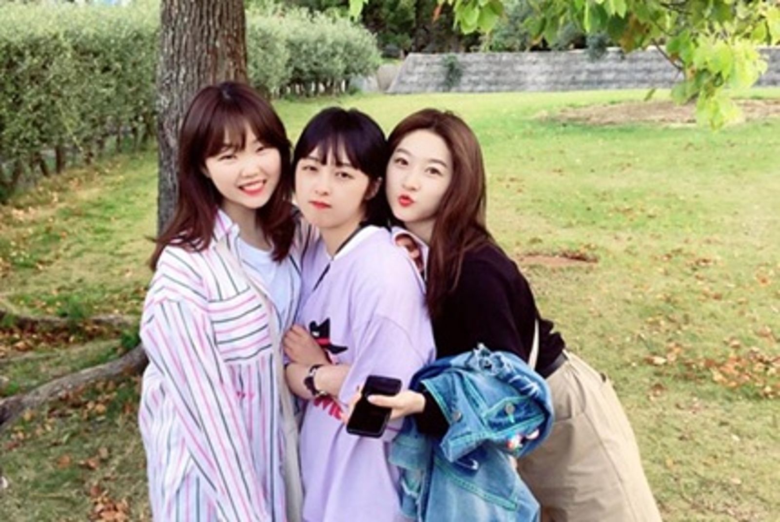 已故演員金賽綸（右起）與金寶羅、「樂童音樂家」的李秀賢是知名的姊妹淘。翻攝NAVER