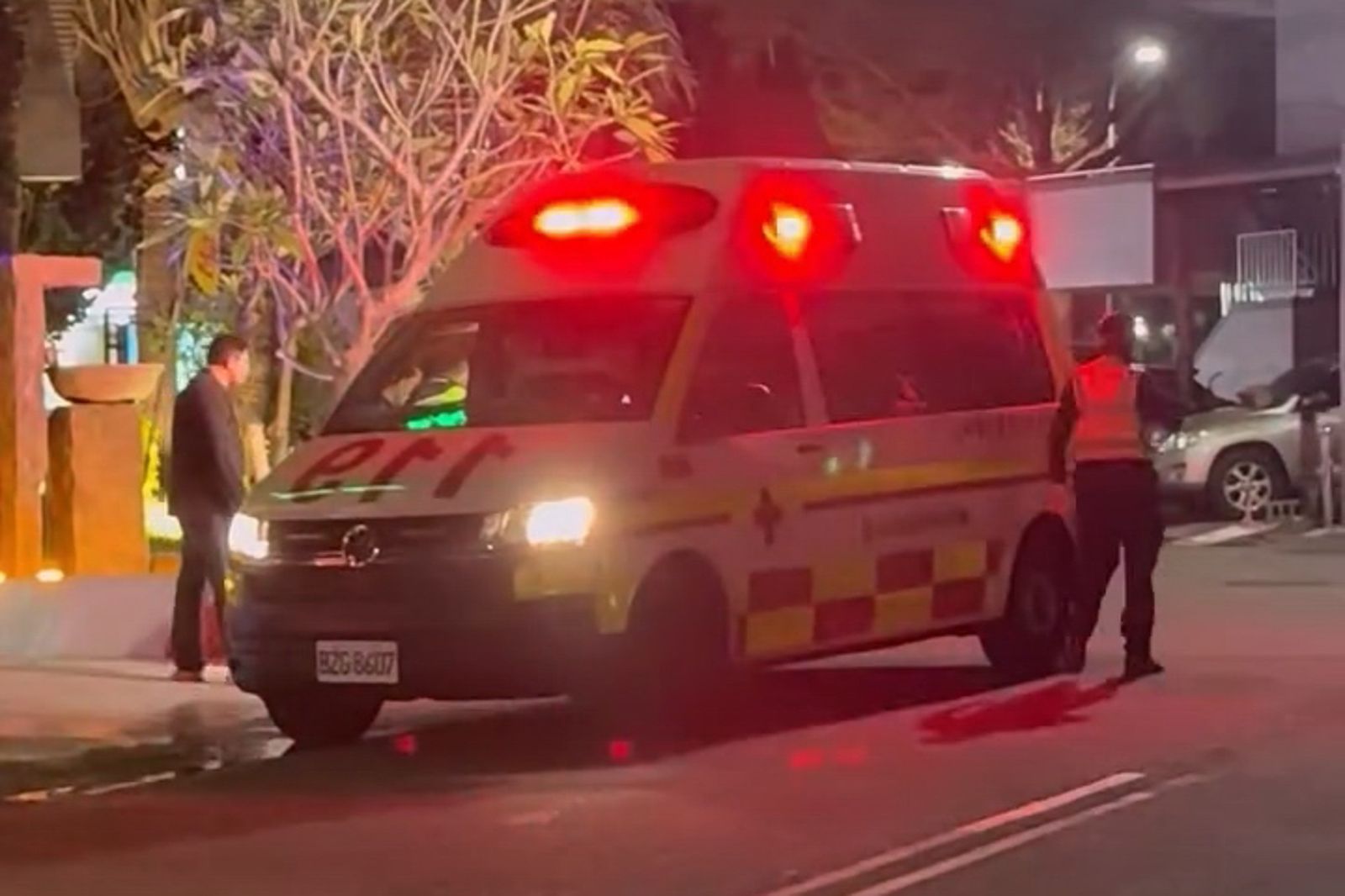 救護人員到場協助送醫。翻攝threads taco.yuuu