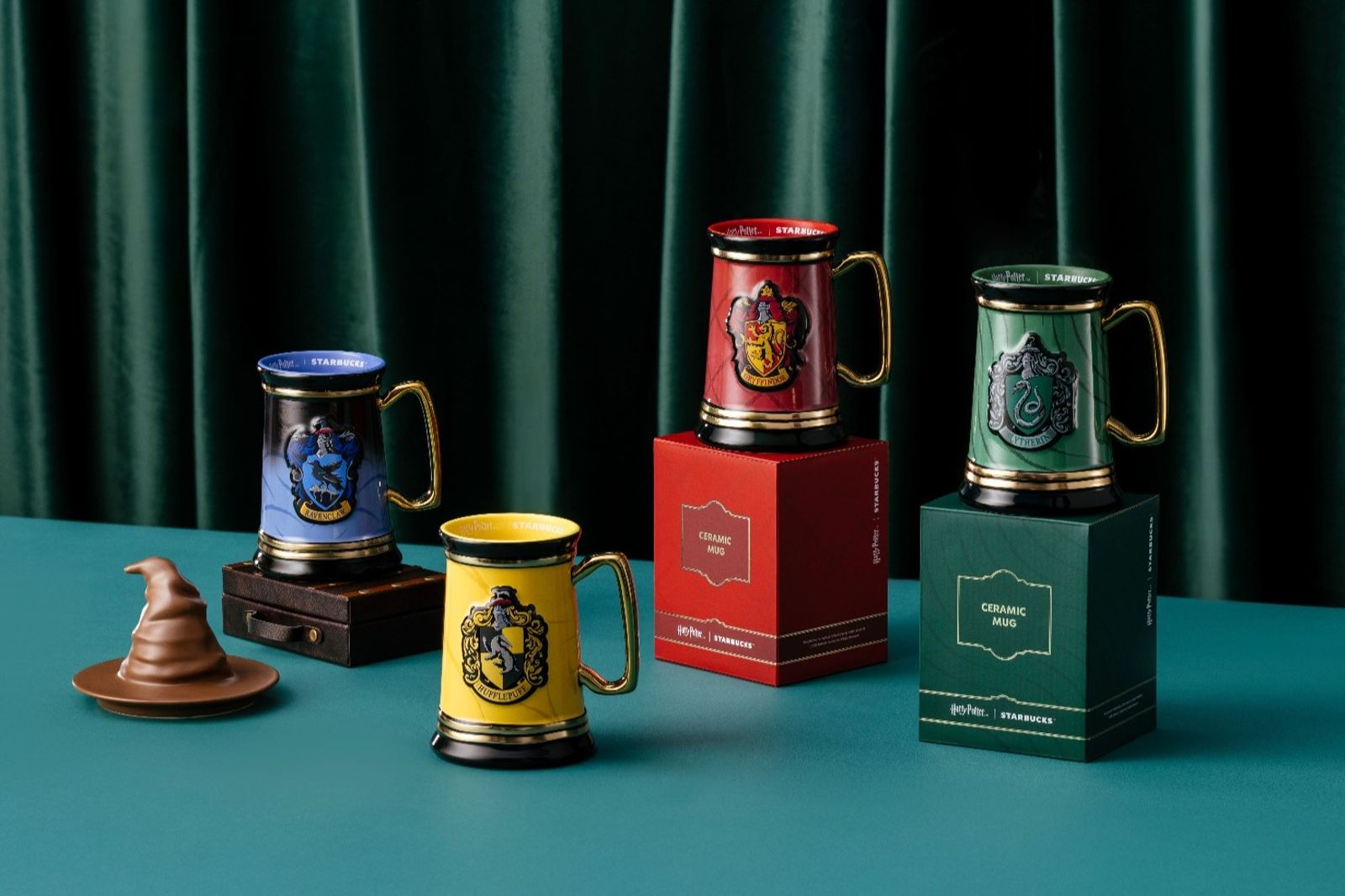 哈利波特粉暴動！星巴克聯名霍格華茲變色馬克杯，倒熱飲秒現隱藏圖案