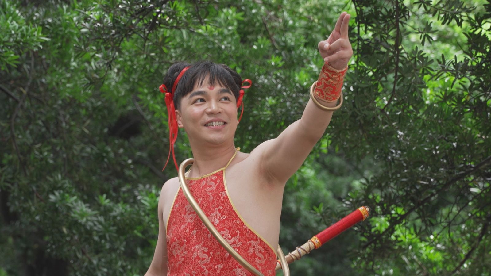 張峰奇腋毛太炸只好咬牙全剃乾淨。三立電視提供