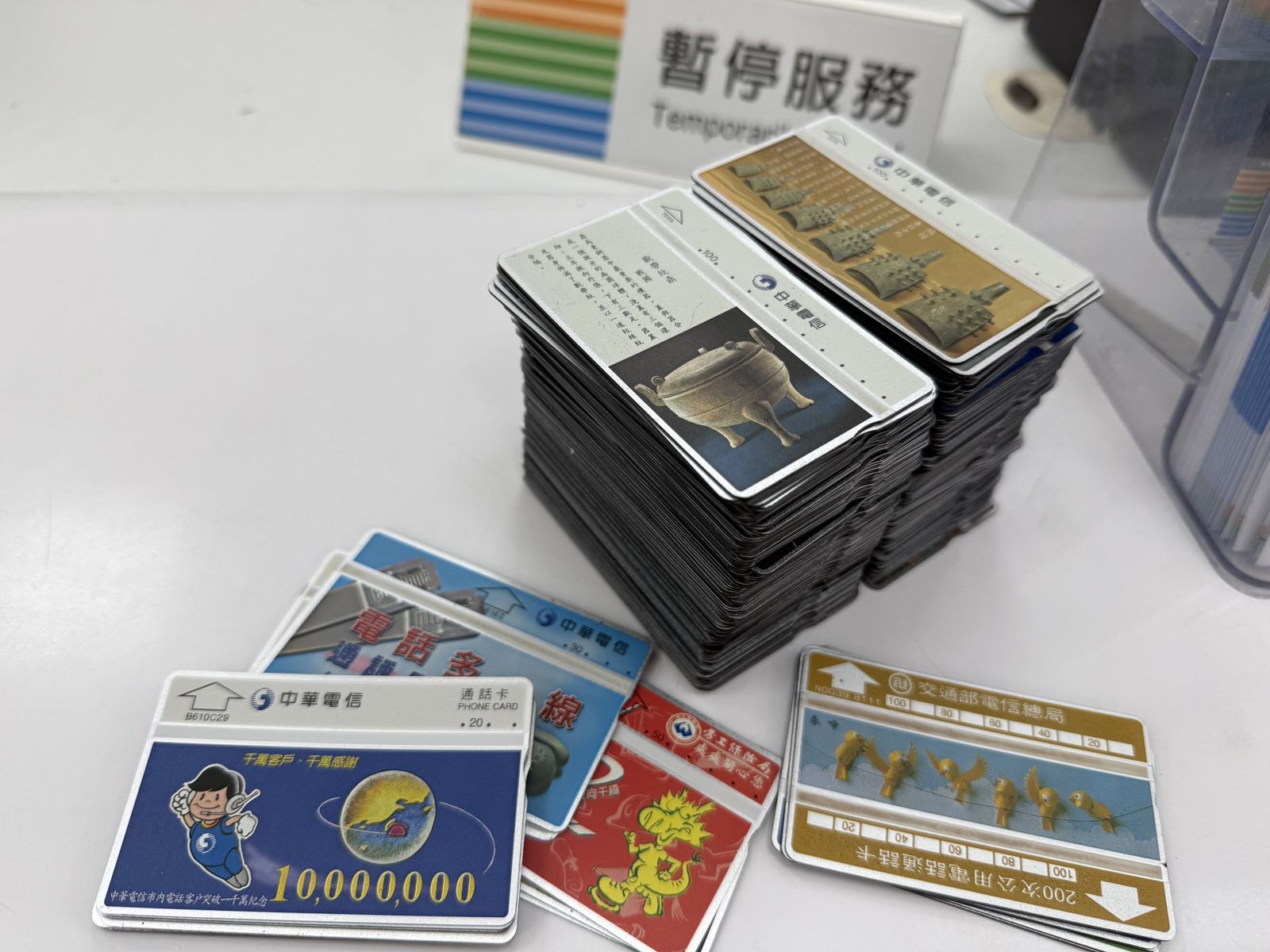 一名網友昔日收藏從未使用過的電話卡,如今帶到中華電信門市還能退費。圖/翻攝自Threads/lwt4738