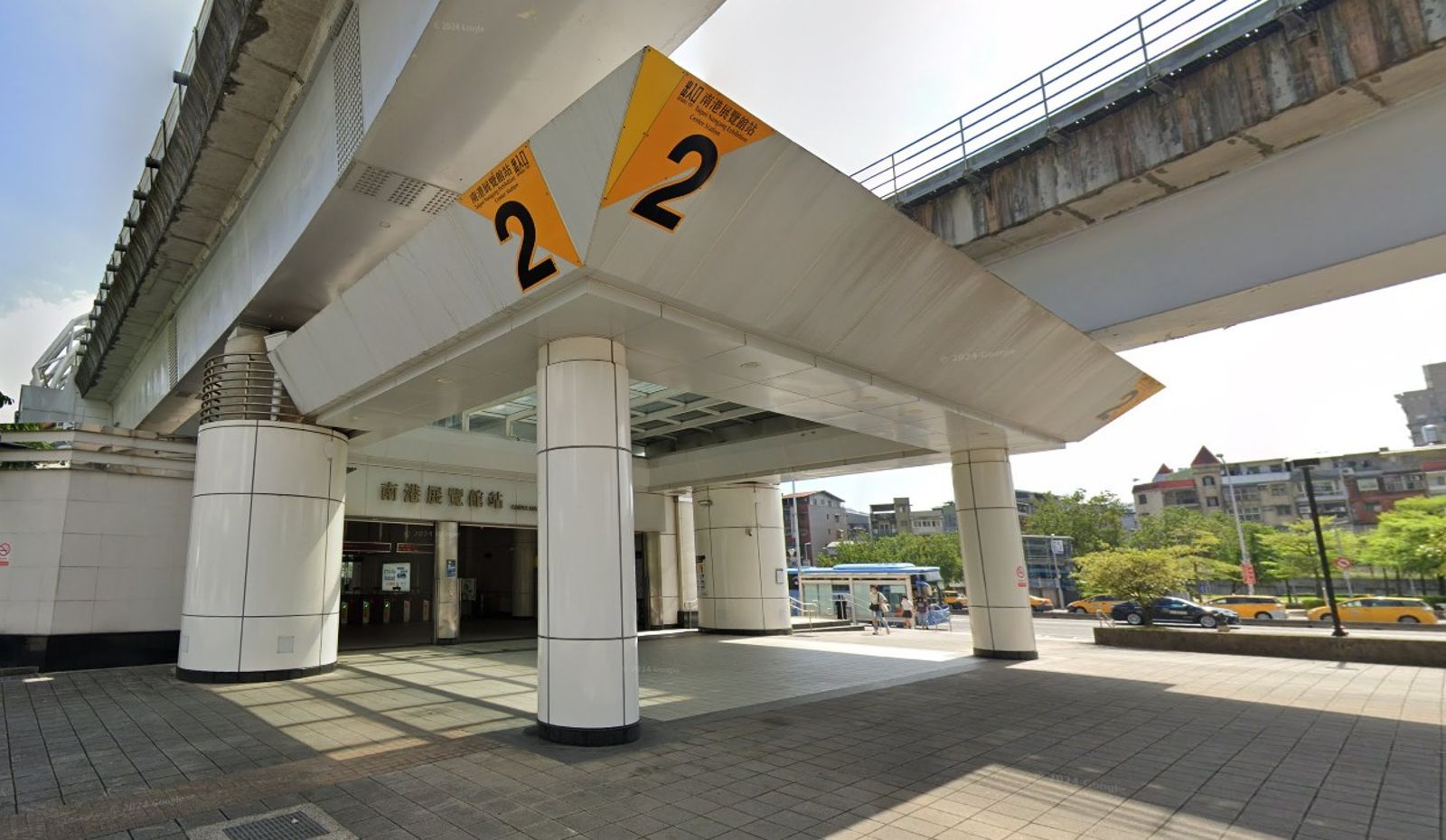 不是鬼月怪談!一到南港展覽館捷運站「手機突換日本時區」…3C達人揭真相