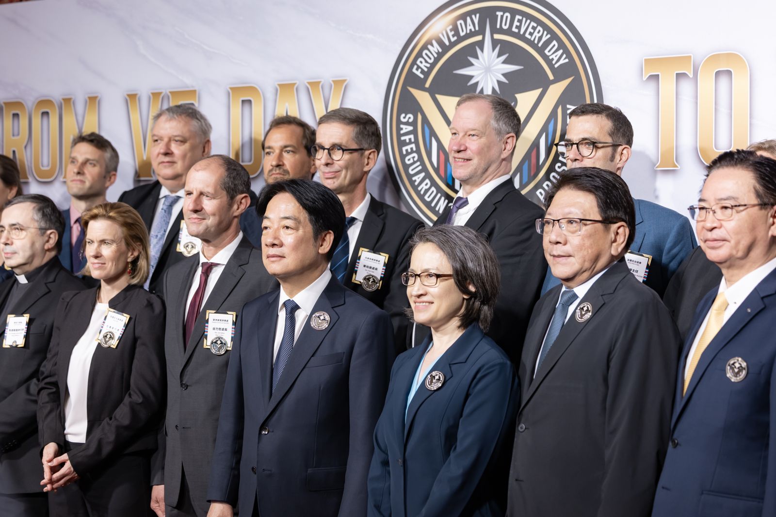 外交部8日舉辦「歐戰勝利80周年紀念茶會」，總統賴清德、副總統蕭美琴及多位駐台代表出席。（圖／總統府提供）